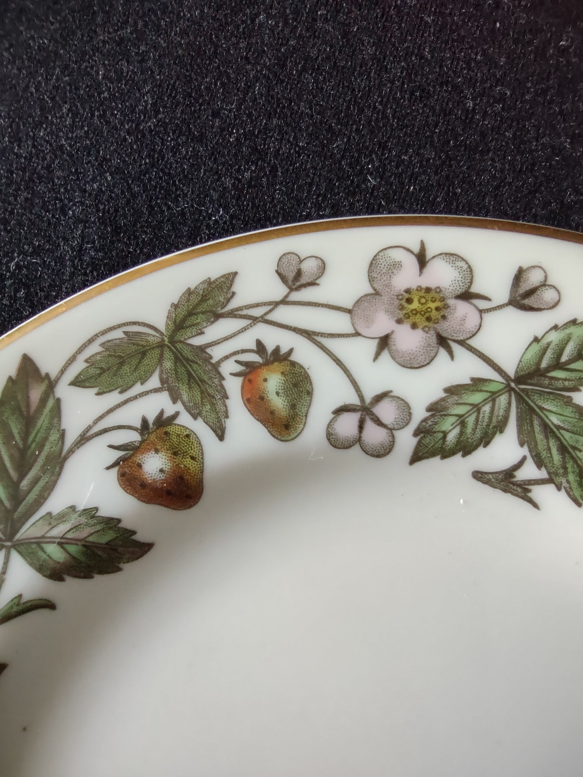 Vintage Wedgwood Wild Strawberry Bread Butter Plate Bone China England [6258]