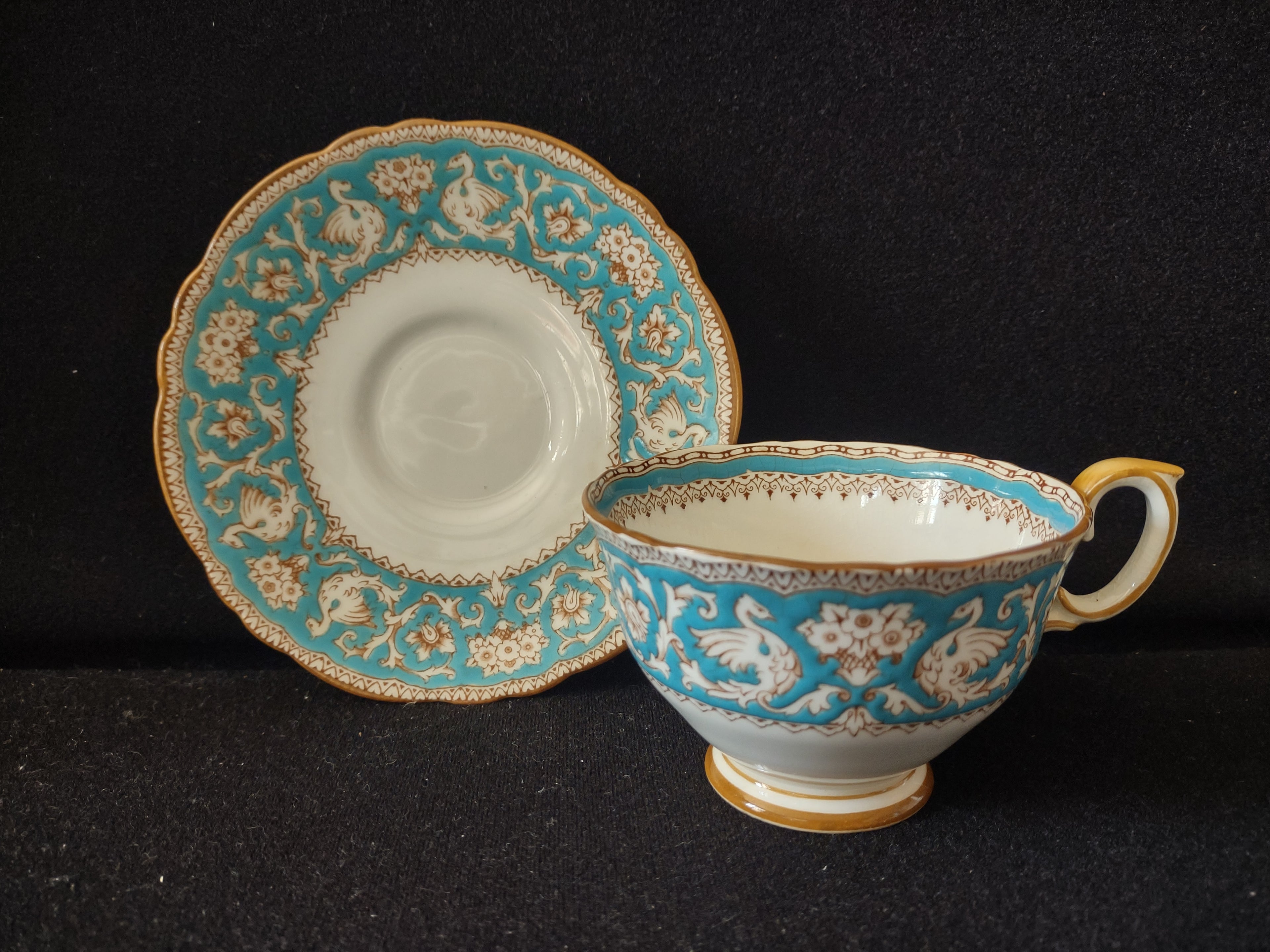 Vintage Crown Staffordshire Ellesmere Tea Cup Saucer Bone China England [6278]