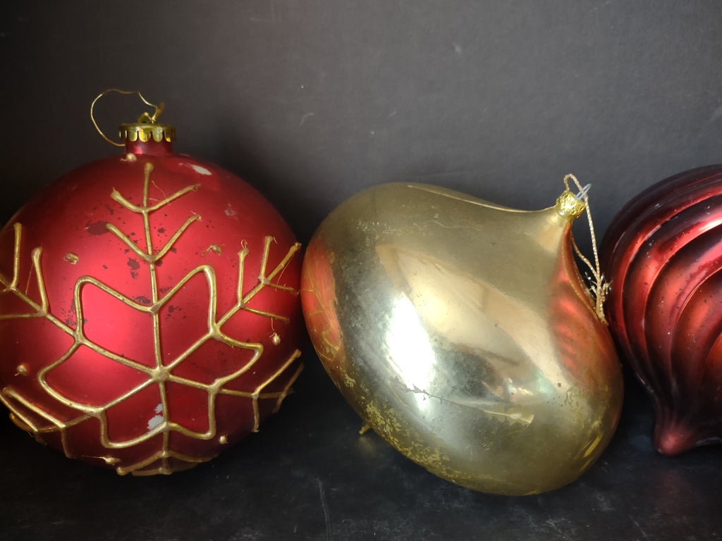 Vintage Plastic Christmas Ornaments Red Gold Set of 5 Holiday [4834]