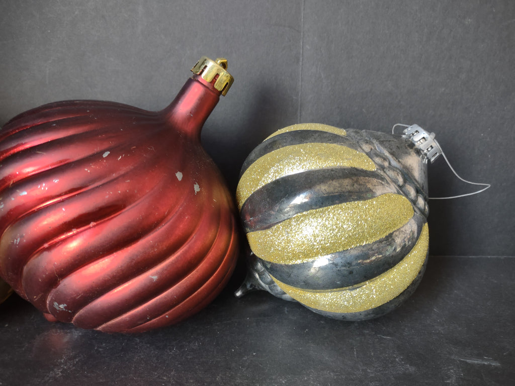 Vintage Plastic Christmas Ornaments Red Gold Set of 5 Holiday [4834]