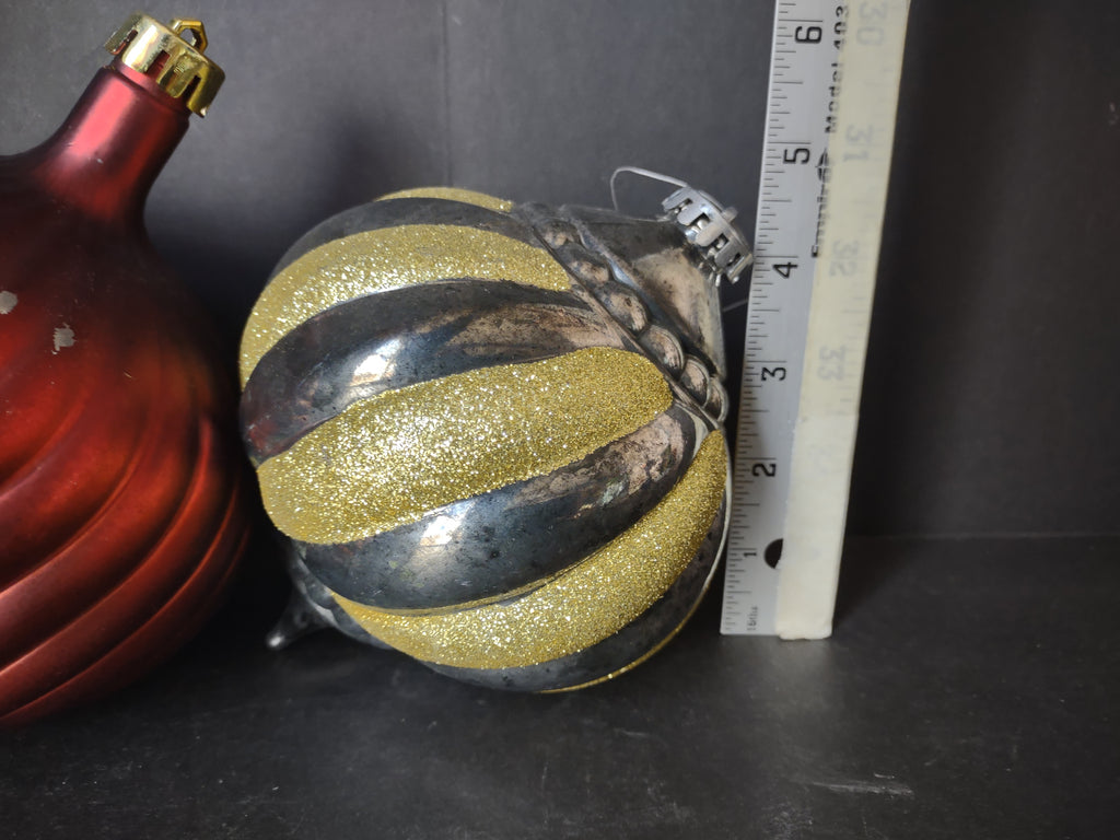 Vintage Plastic Christmas Ornaments Red Gold Set of 5 Holiday [4834]