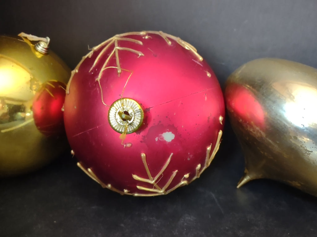Vintage Plastic Christmas Ornaments Red Gold Set of 5 Holiday [4834]