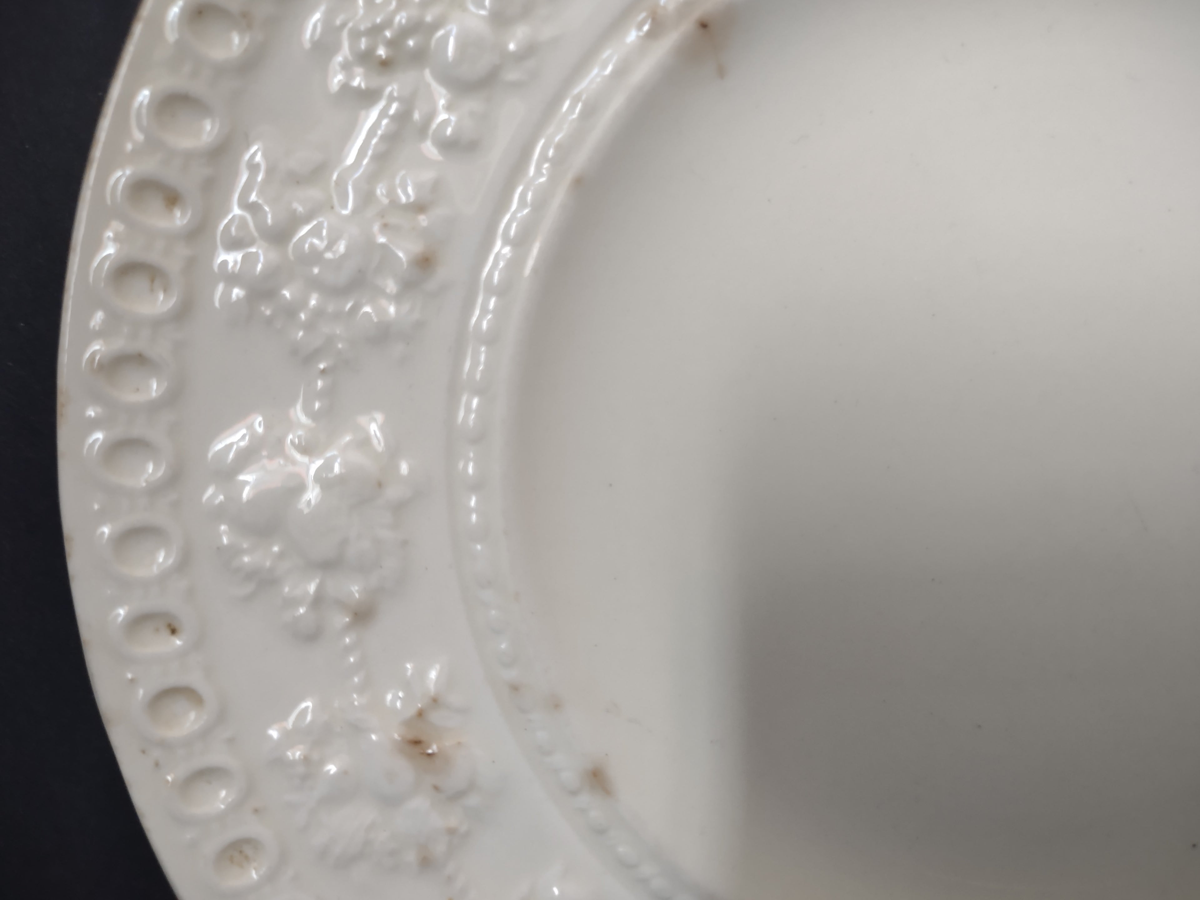 Vintage Wedgwood Wellesley Cream Embossed Plate Made in England [6311]
