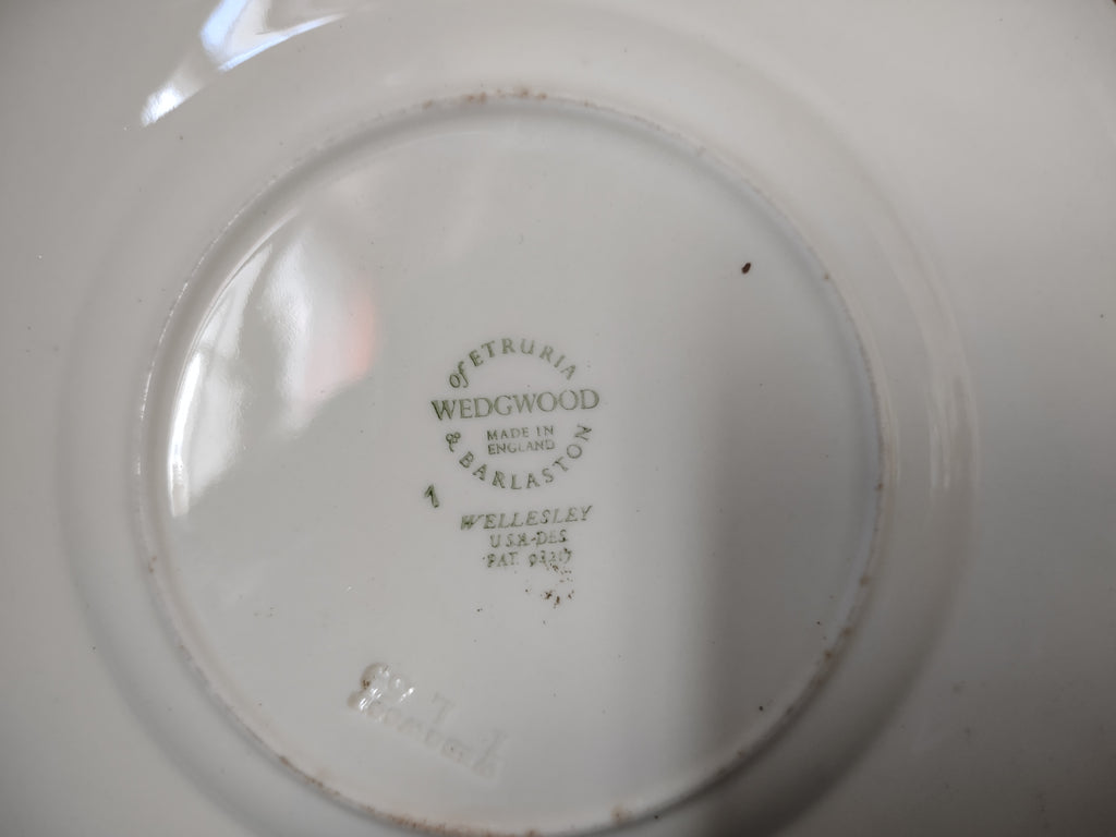 Vintage Wedgwood Wellesley Cream Embossed Plate Made in England [6311]