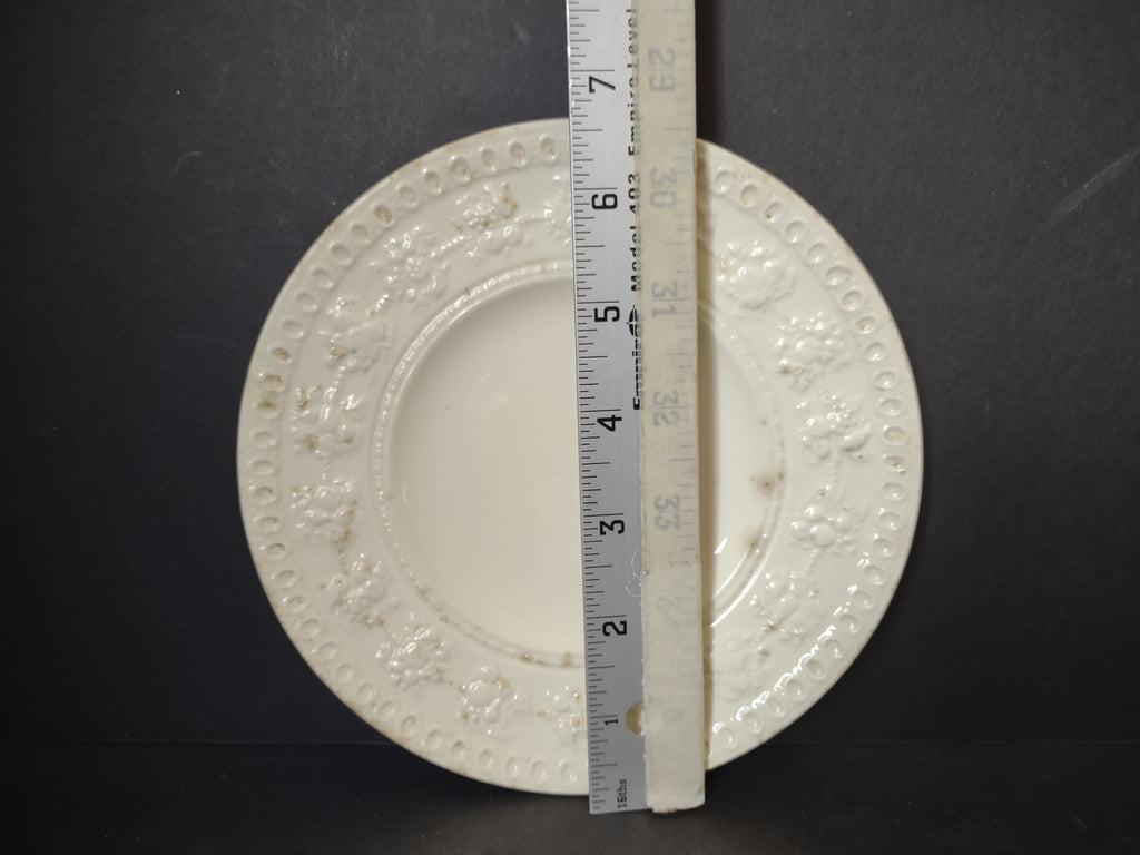 Vintage Wedgwood Wellesley Cream Embossed Plate Made in England [6311]