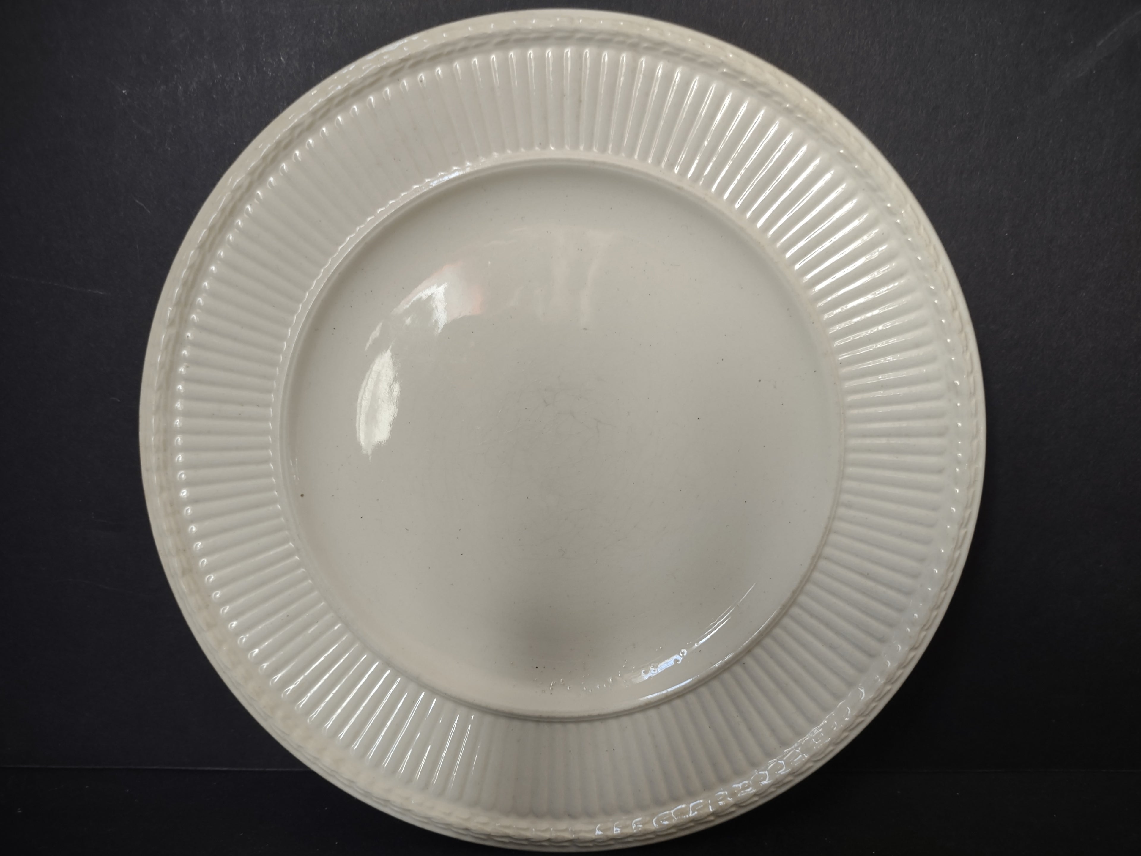 Vintage Wedgwood Edme Cream Ribbed Plate Made in England [6312]