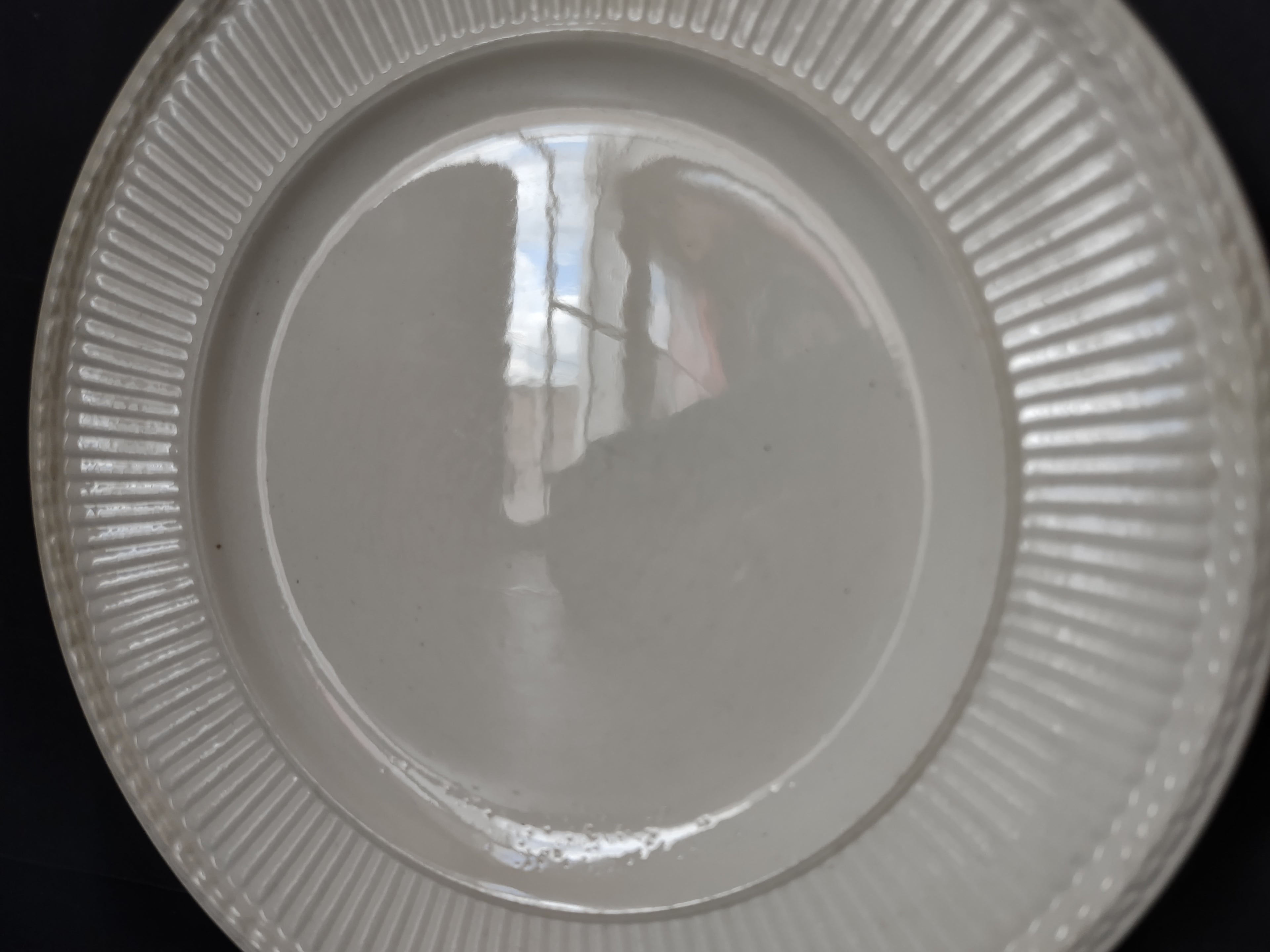 Vintage Wedgwood Edme Cream Ribbed Plate Made in England [6312]