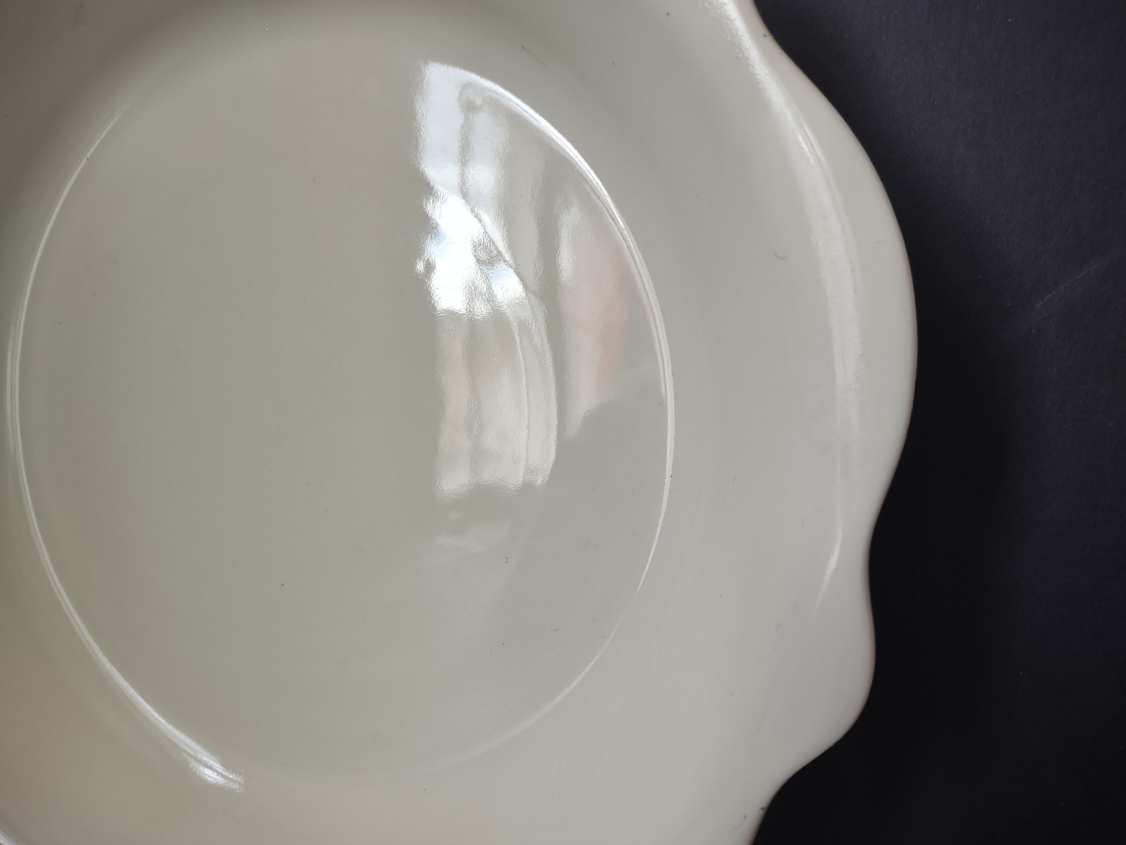 Vintage Cream Scalloped Baking Hospitality Collection 10.5 Inch [6355]