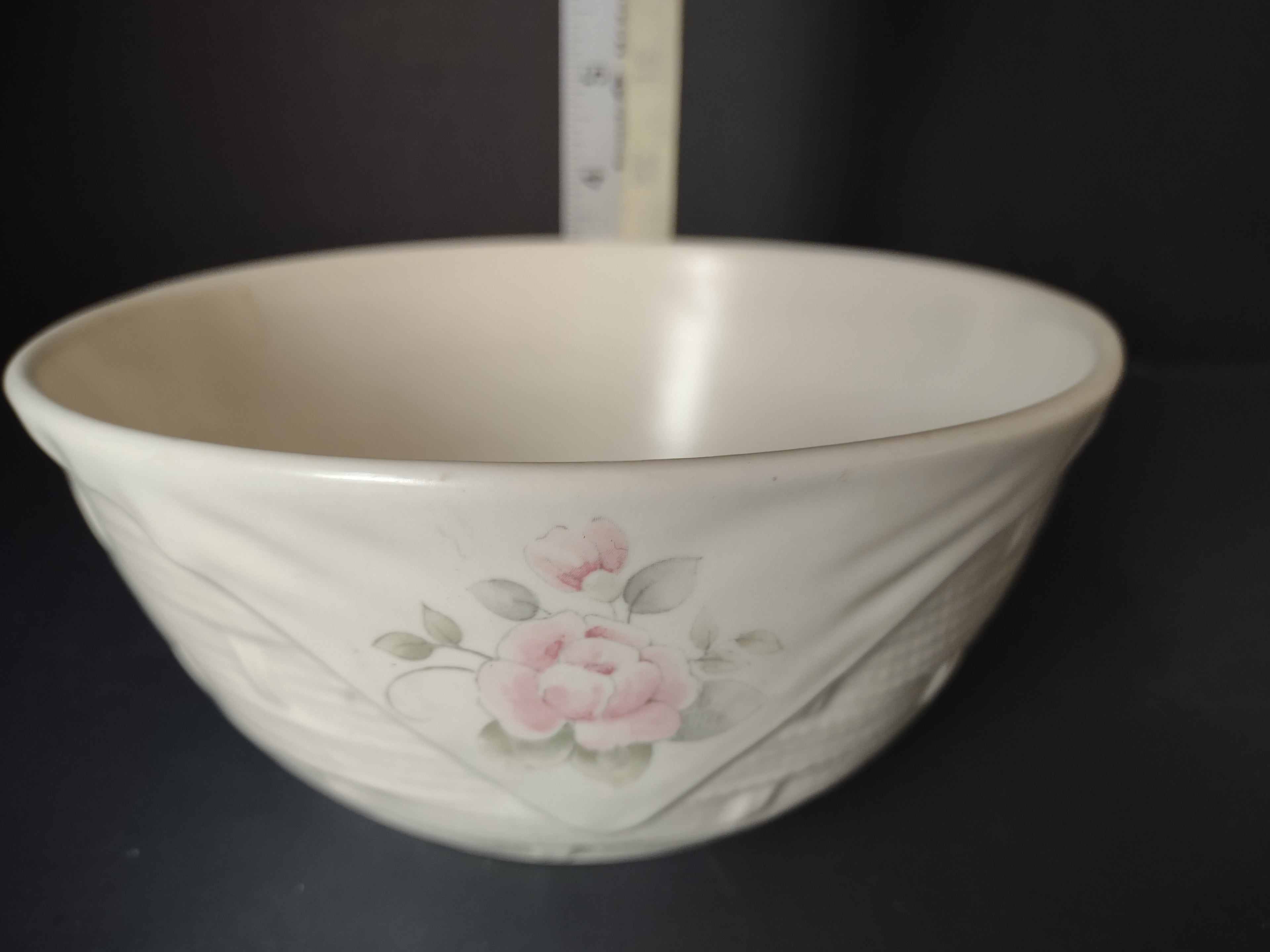 Vintage Pfaltzgraff Heirloom Cream Pink Rose Embossed Serving Bowl USA [6360]