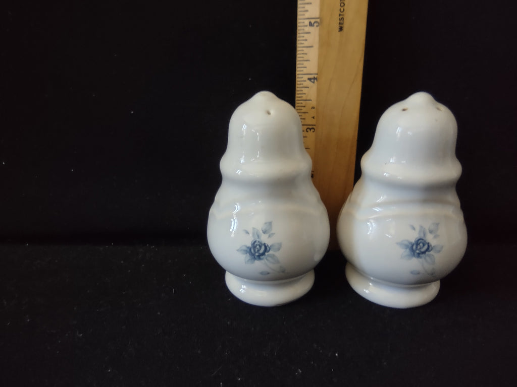 Vintage Pfaltzgraff Blue Rose Salt & Pepper Shakers White Ceramic [6316]