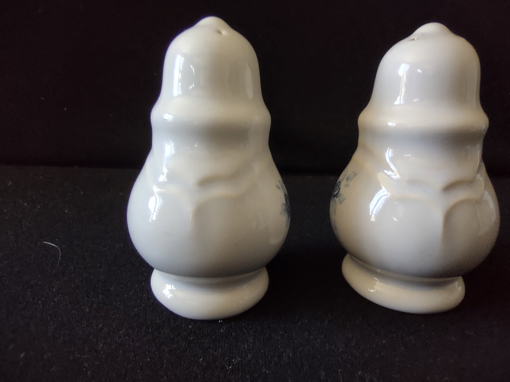 Vintage Pfaltzgraff Blue Rose Salt & Pepper Shakers White Ceramic [6316]