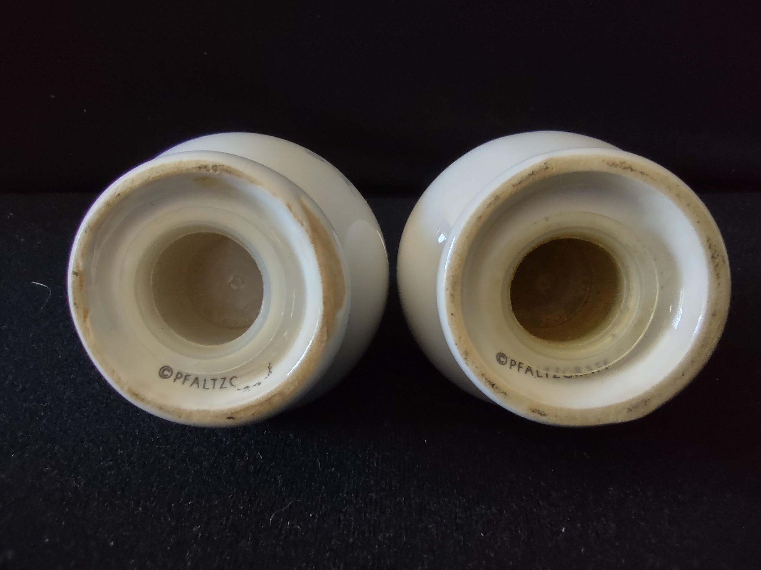 Vintage Pfaltzgraff Blue Rose Salt & Pepper Shakers White Ceramic [6316]