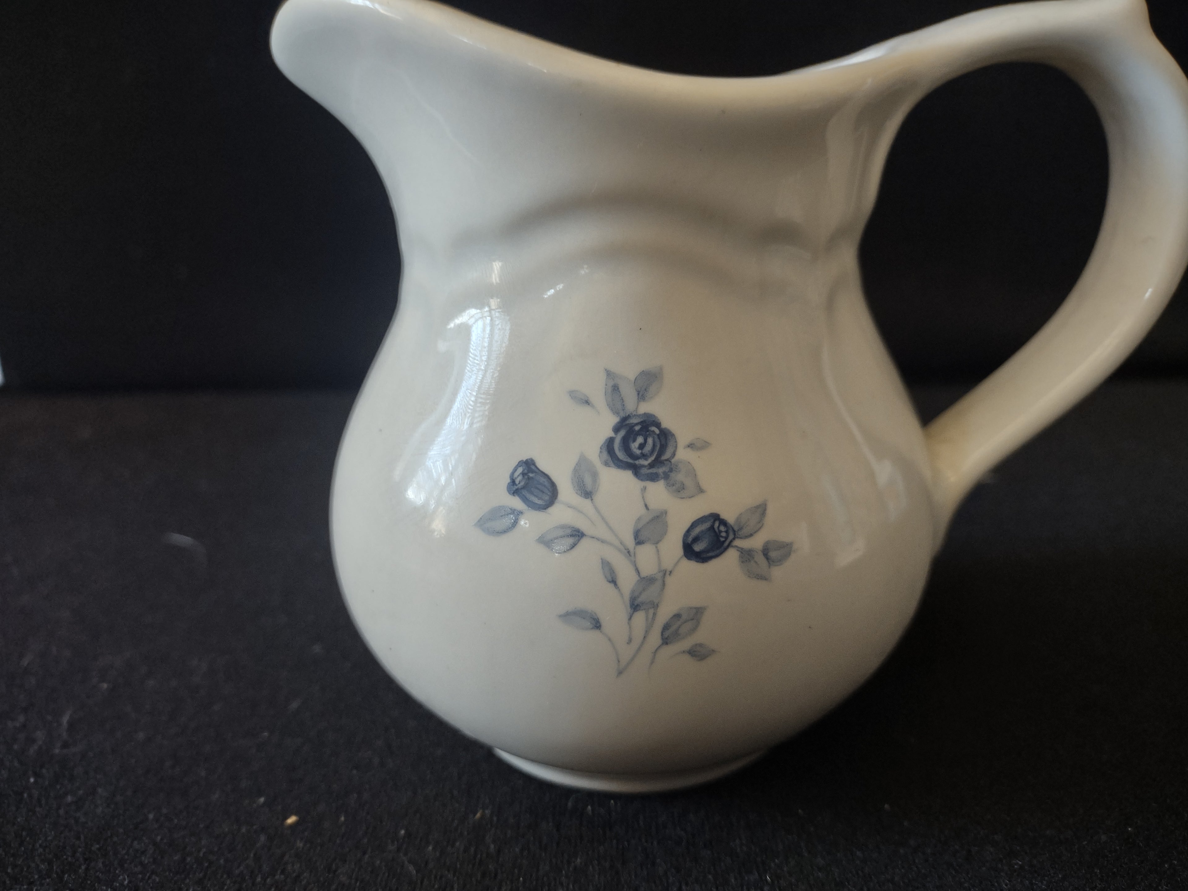 Vintage Pfaltzgraff Blue Rose Creamer White Cream Ceramic [6317]