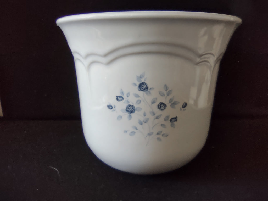 Vintage Pfaltzgraff Blue Rose 2.5 Qt Canister White Ceramic [6318]