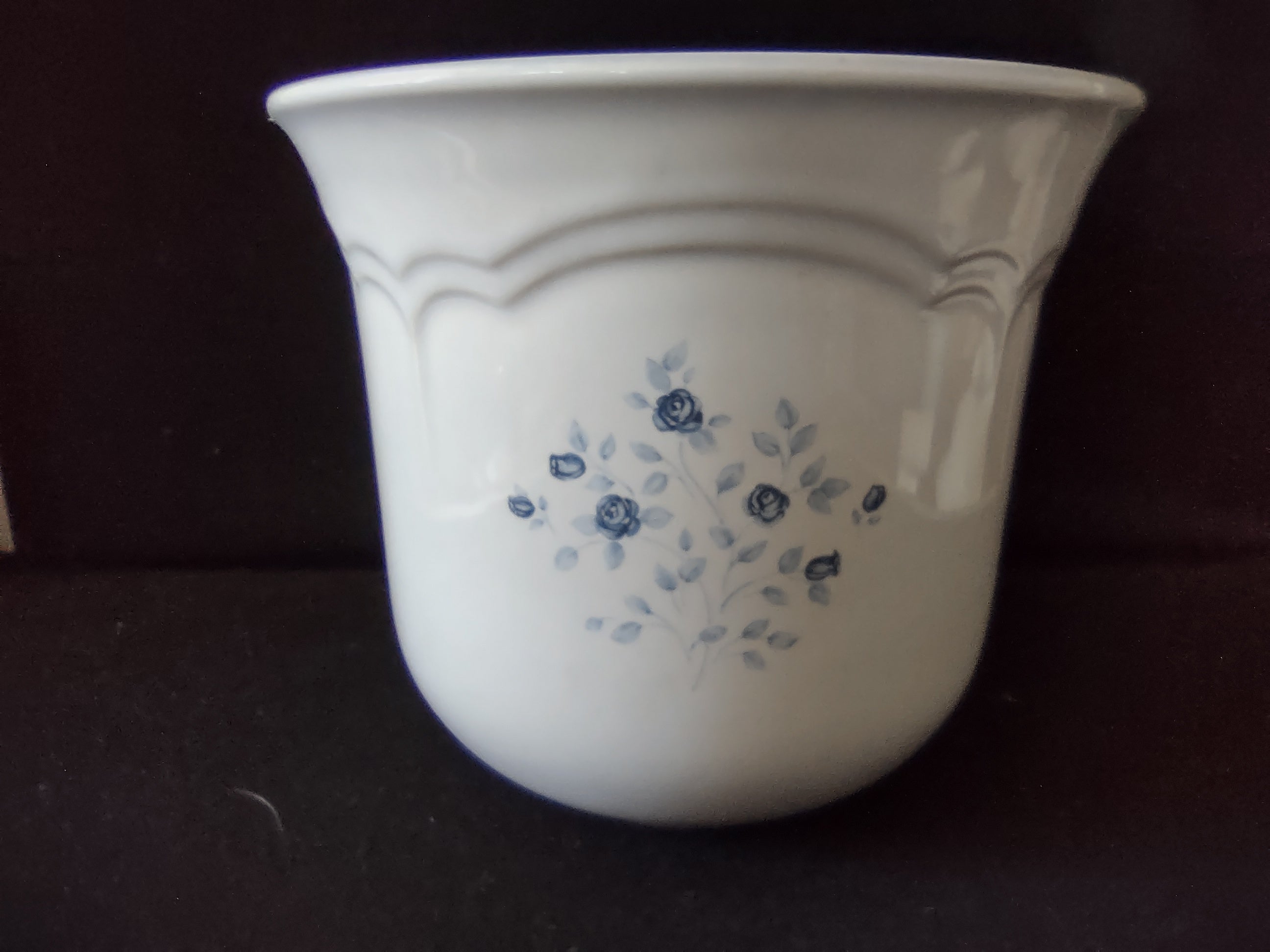 Vintage Pfaltzgraff Blue Rose 2.5 Qt Canister White Ceramic [6318]