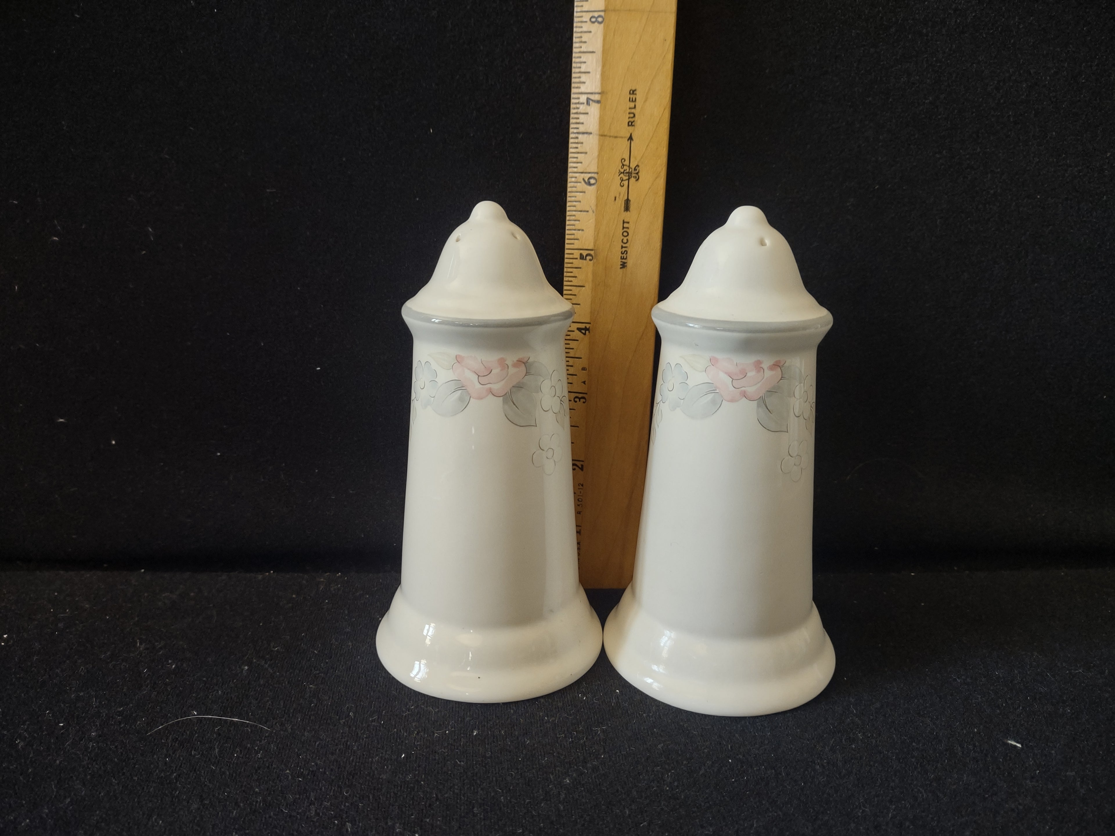 "Vintage Pfaltzgraff Wyndham Salt Pepper Shaker Ceramic Cottagecore [6321]