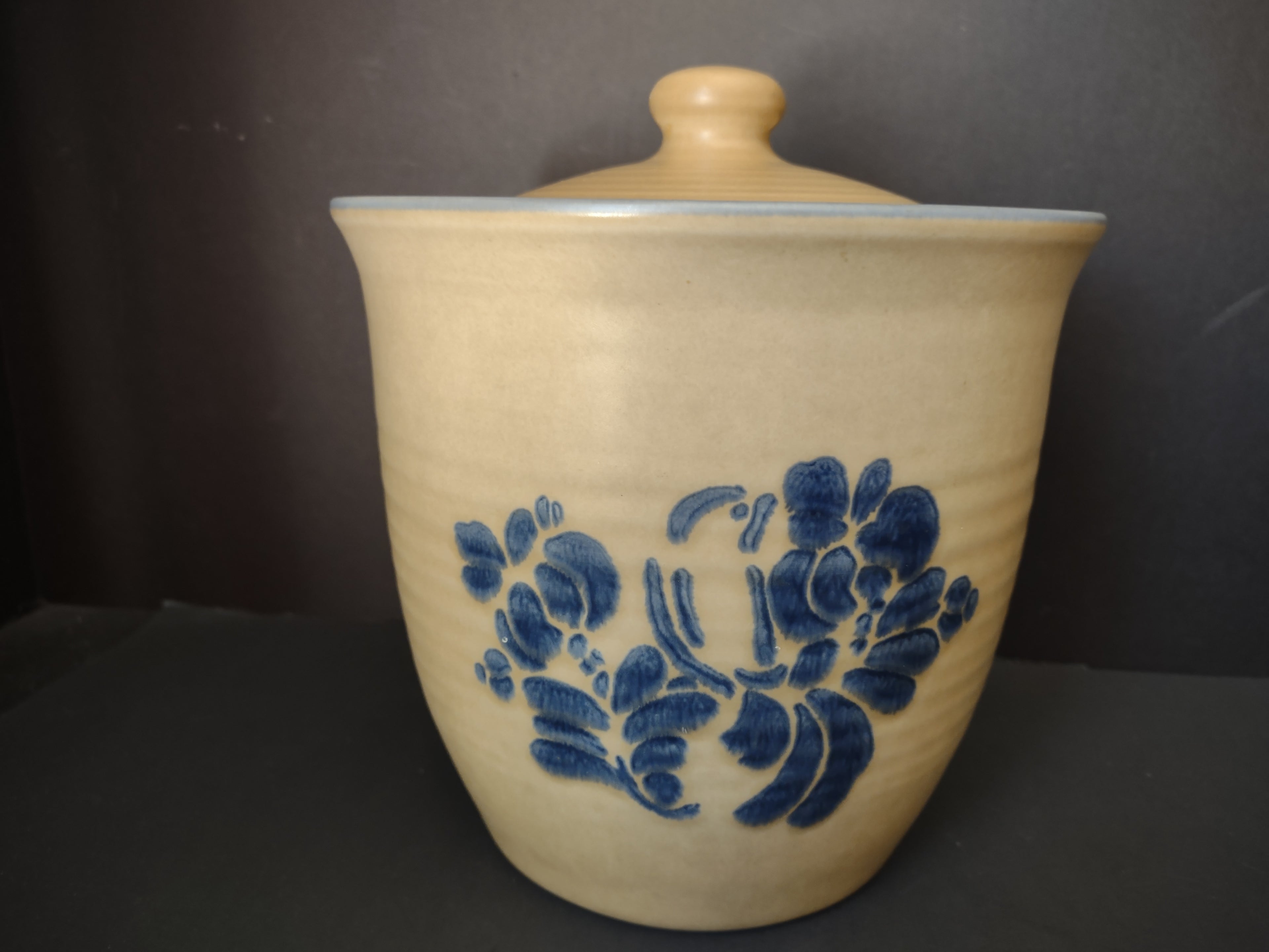 Vintage Pfaltzgraff Village Blue Floral Stoneware 3 Qt Canister w/Lid [6364]