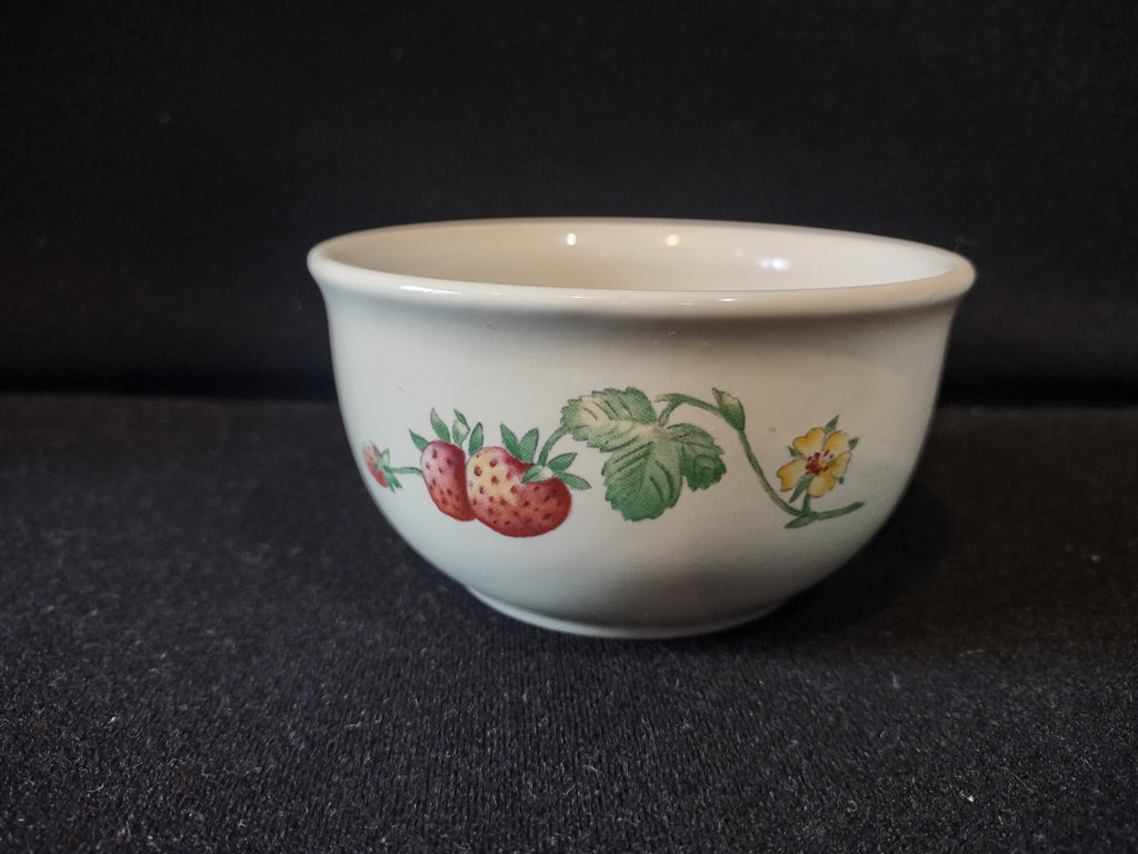 Vintage Pfaltzgraff Berry Basket Berry Bowl Stoneware Cottagecore [6328]