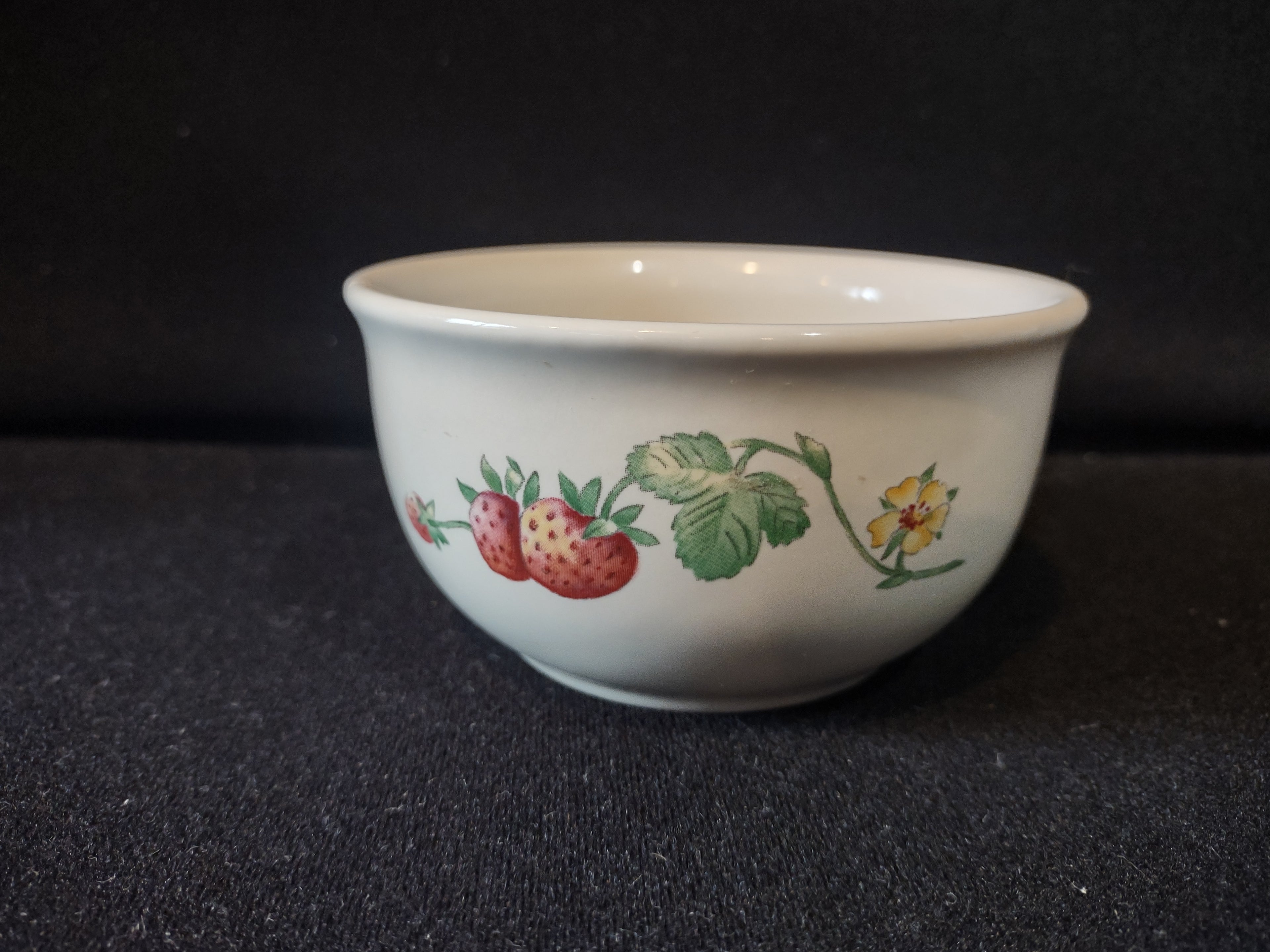Vintage Pfaltzgraff Berry Basket Berry Bowl Stoneware Cottagecore [6328]