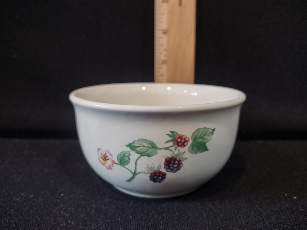 Vintage Pfaltzgraff Berry Basket Berry Bowl Stoneware Cottagecore [6328]