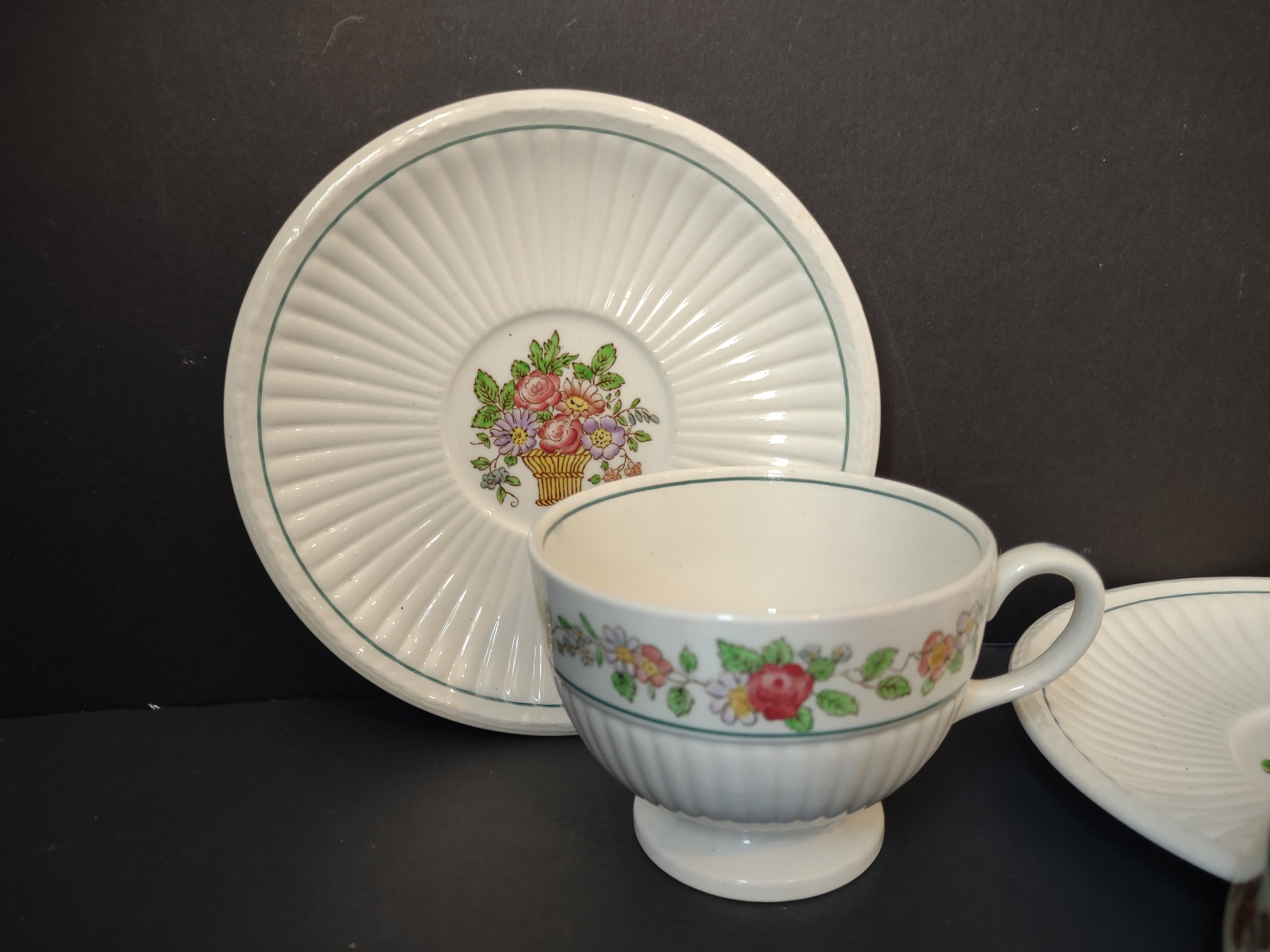 Vintage Wedgwood Etruria England Floral Cup Saucer Sets Pair [6376]
