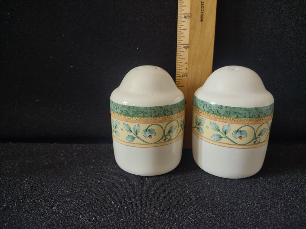 Vintage Pfaltzgraff French Quarter Salt & Pepper Shaker Set [6331]