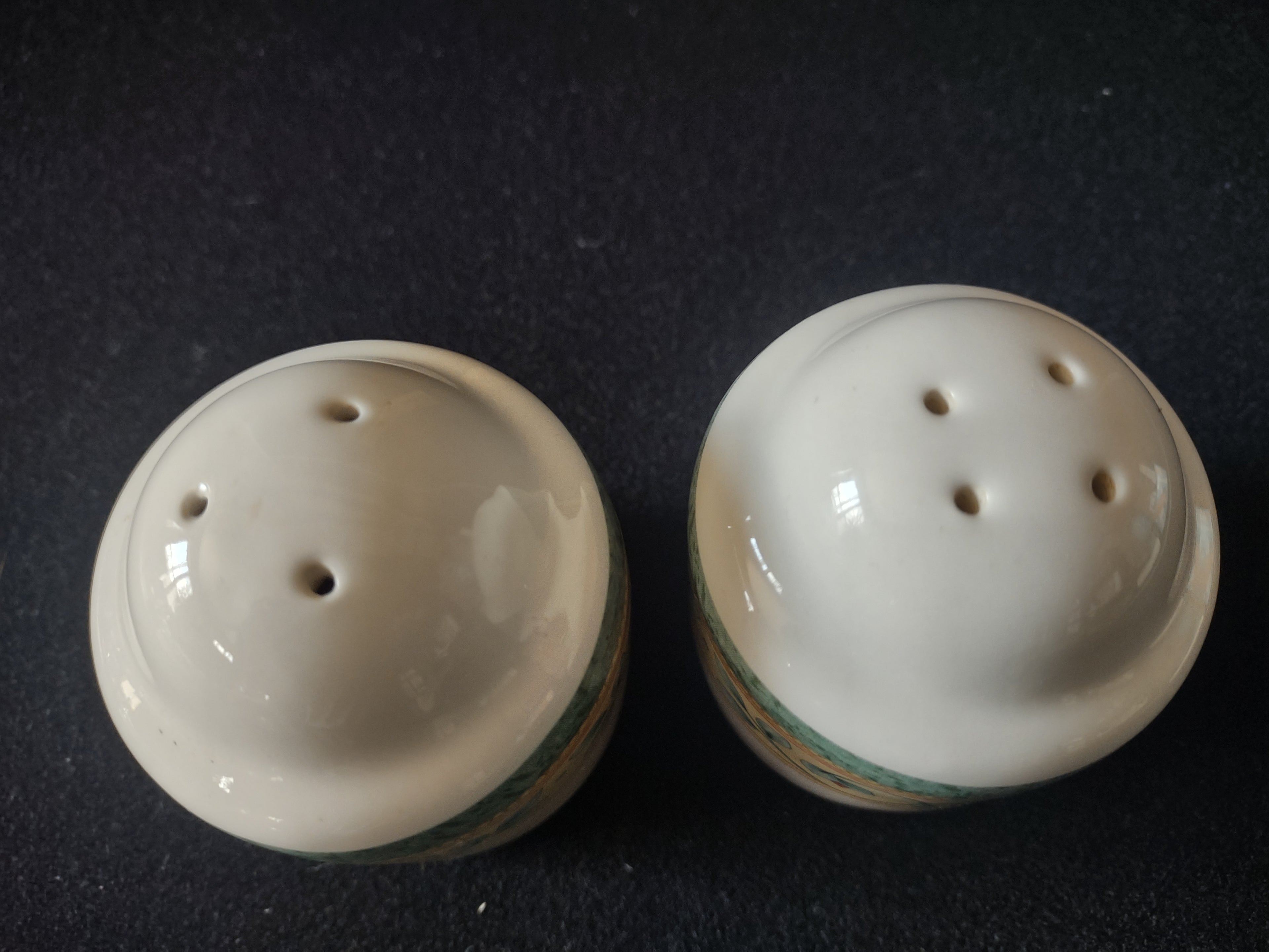 Vintage Pfaltzgraff French Quarter Salt & Pepper Shaker Set [6331]