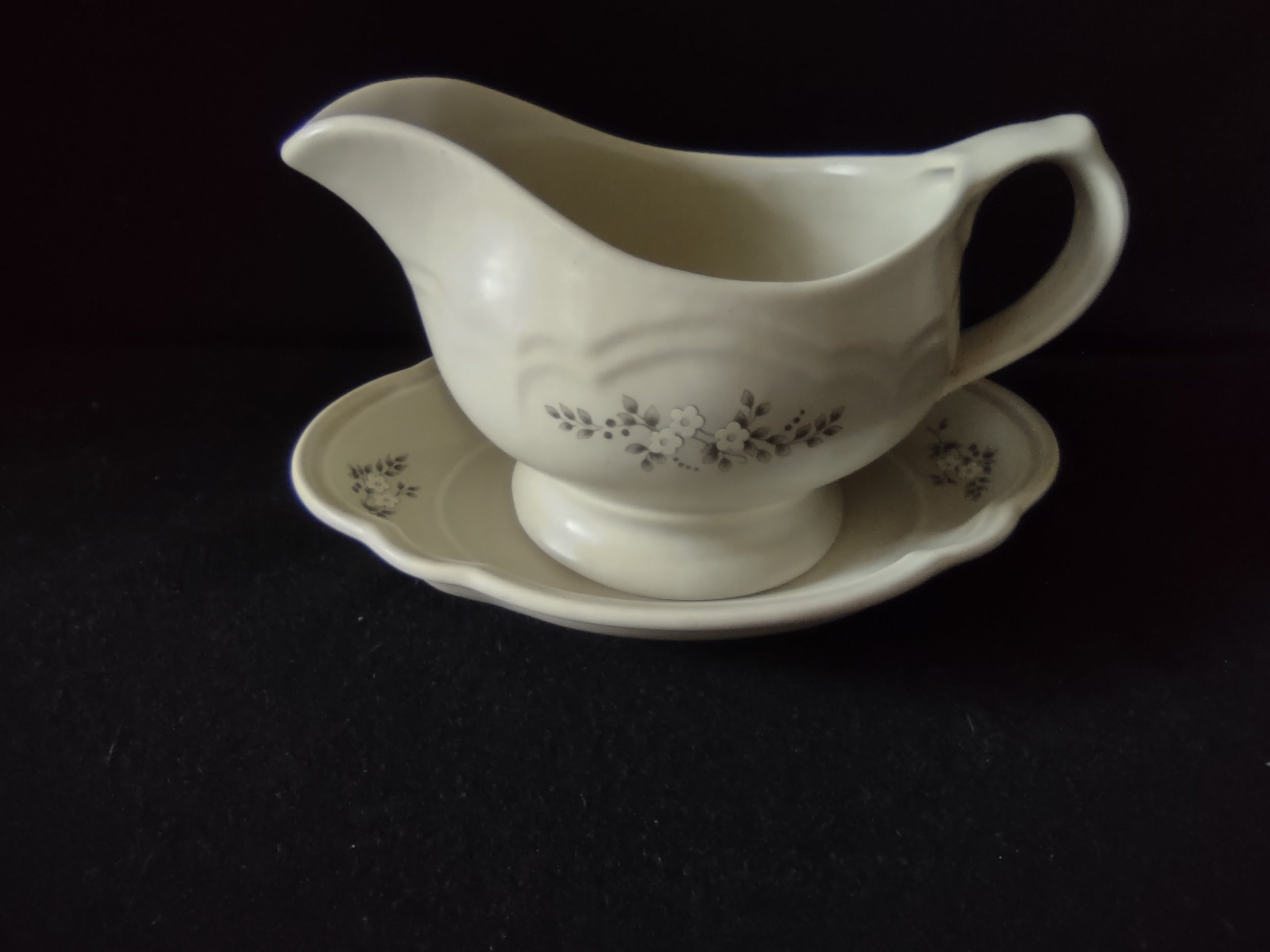 Vintage Pfaltzgraff Heirloom Gravy Boat with Underplate Gray Floral [6386]