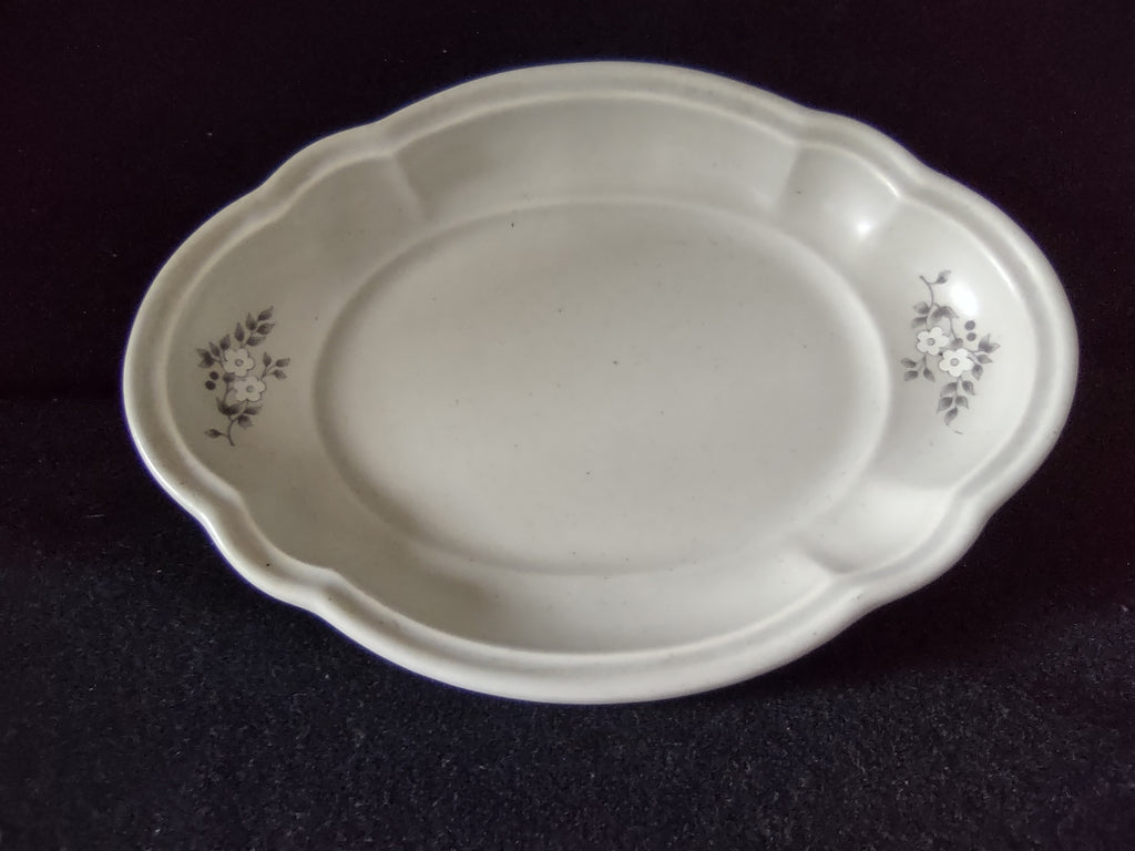 Vintage Pfaltzgraff Heirloom Gravy Boat with Underplate Gray Floral [6386]