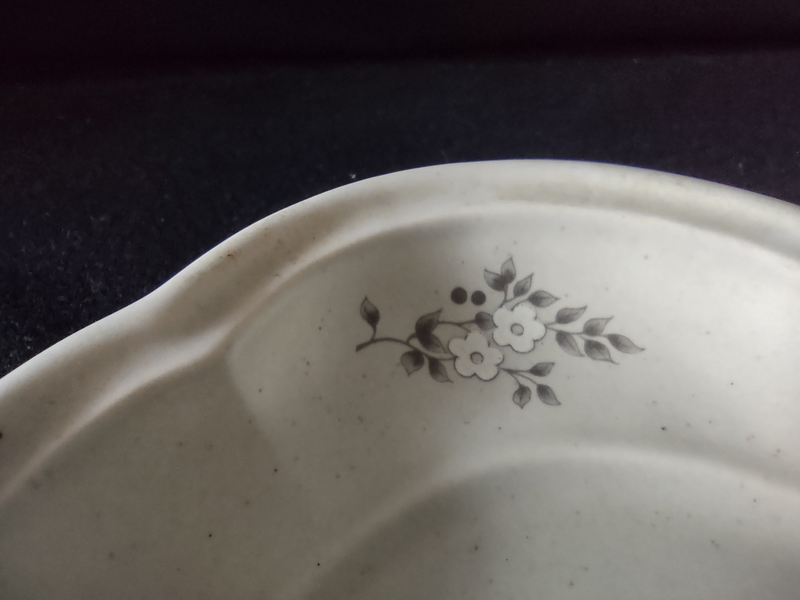 Vintage Pfaltzgraff Heirloom Gravy Boat with Underplate Gray Floral [6386]