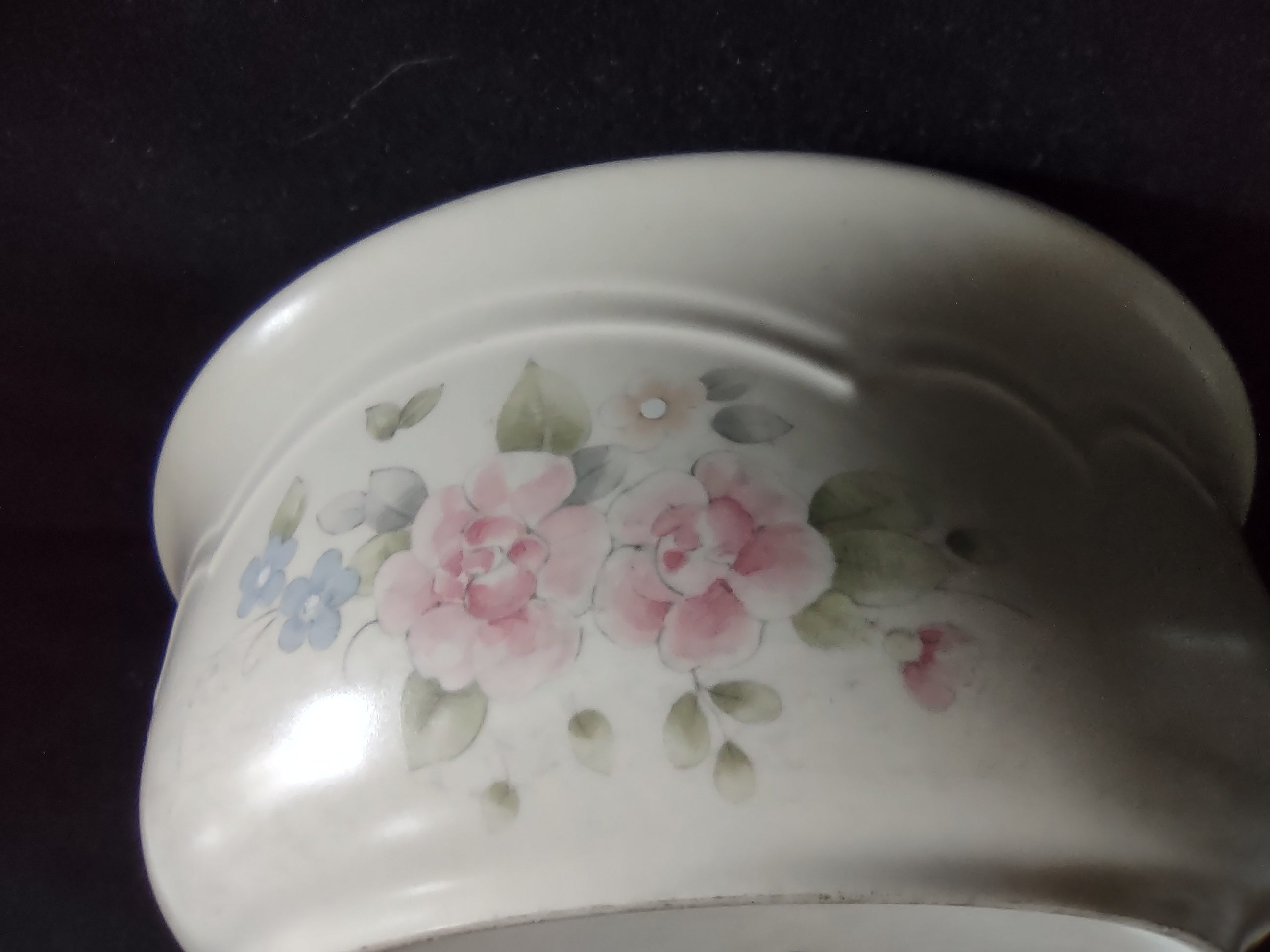 Vintage Pfaltzgraff Tea Rose Covered Casserole Bowl Pink Blue Floral Cream USA [6393]