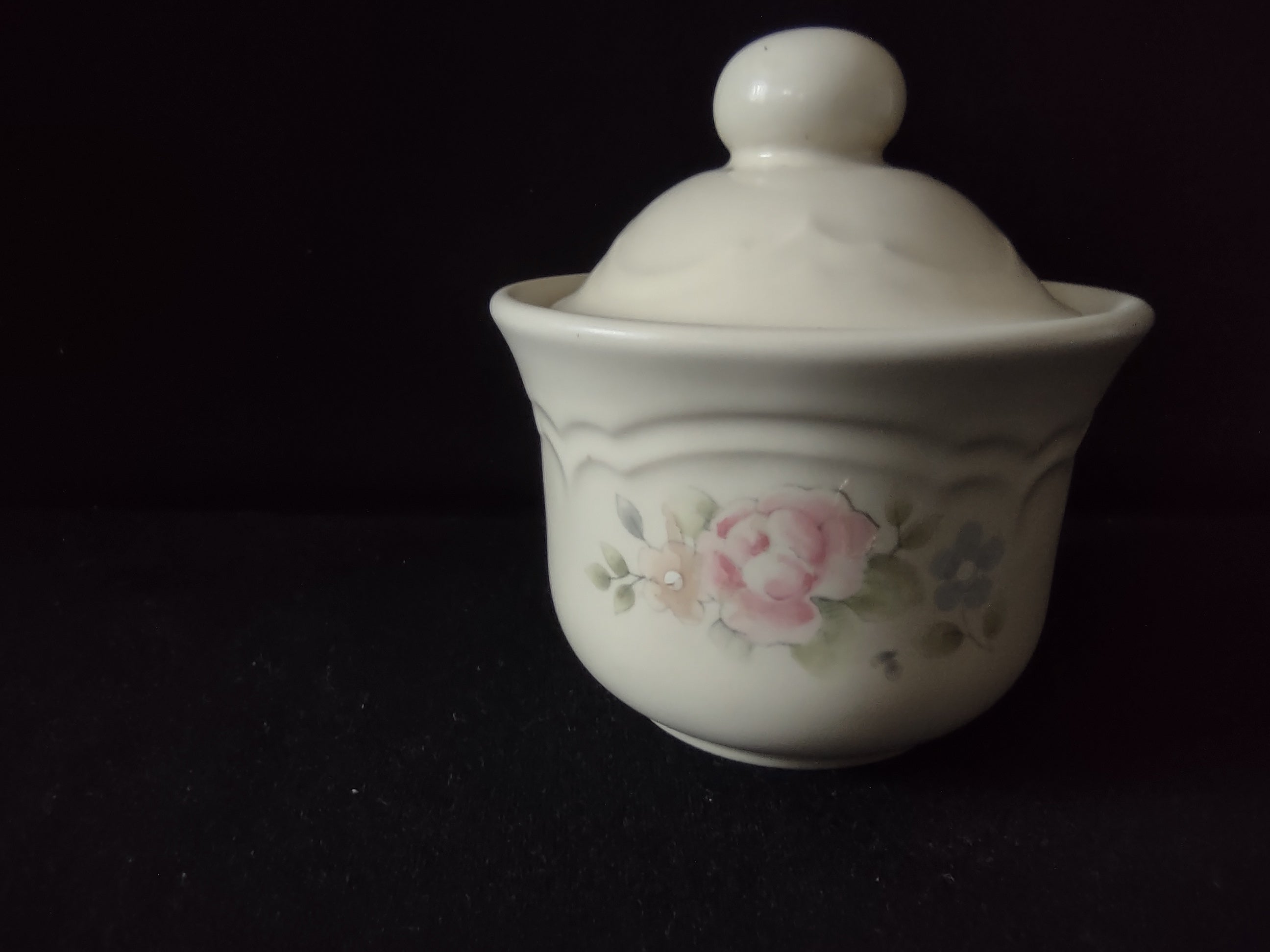 Vintage Pfaltzgraff Tea Rose Ceramic Lidded Sugar Bowl Cream Pink Rose Floral [6397]