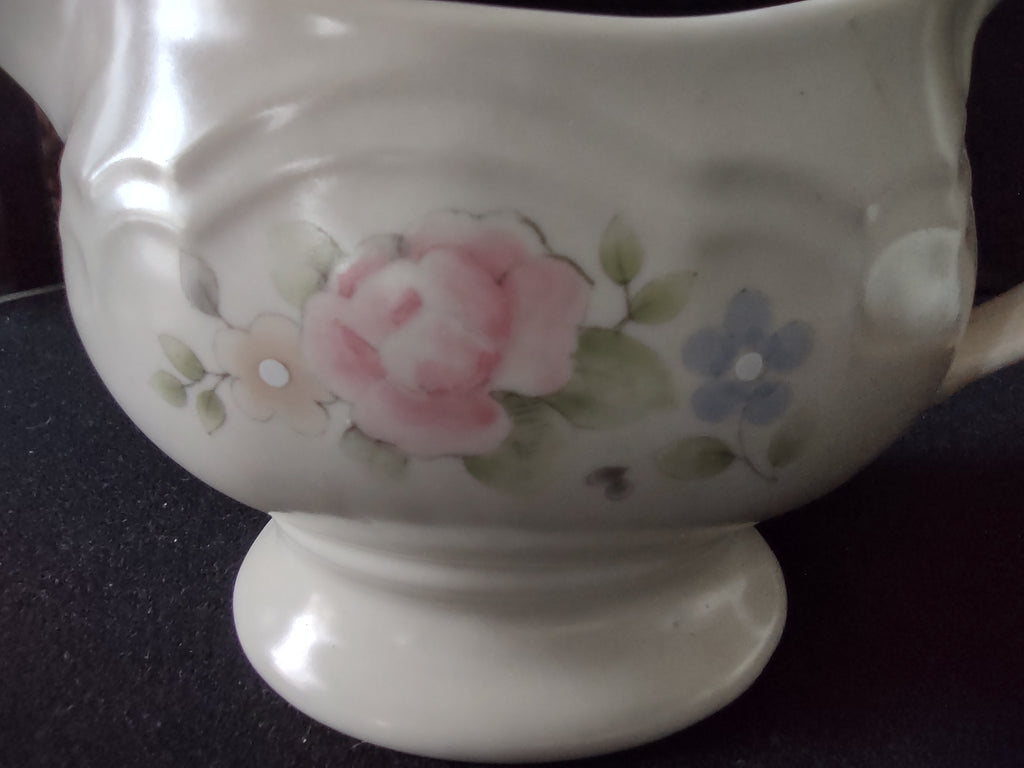 Vintage Pfaltzgraff Tea Rose Gravy Boat Sauce Boat Pink Floral USA [6402]