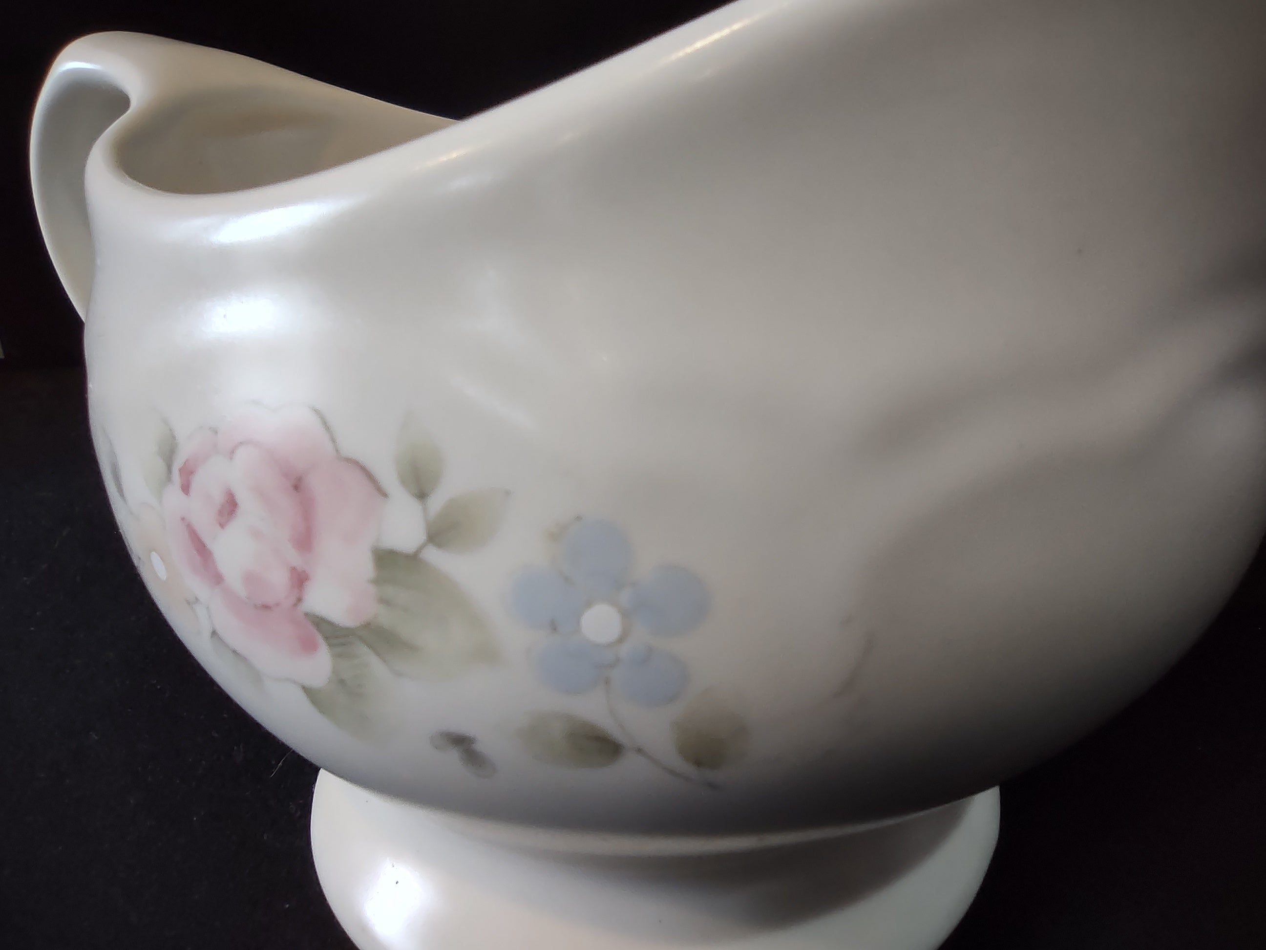 Vintage Pfaltzgraff Tea Rose Gravy Boat Pink Floral Gray Footed [6403]
