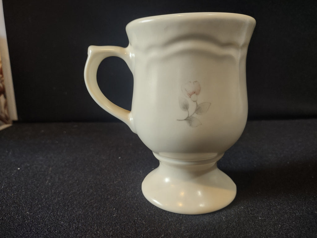 Vintage Pfaltzgraff Tea Rose Footed Pedestal Mug Pink Roses Cream [6405]
