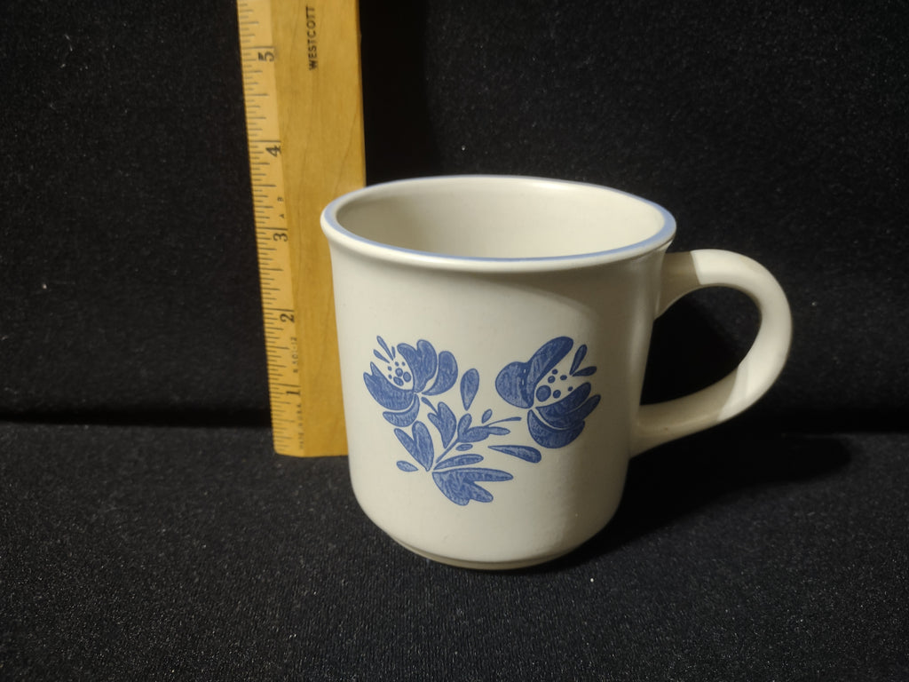 Vintage Pfaltzgraff Yorktowne Blue Floral Coffee Mug Made in China [6417]