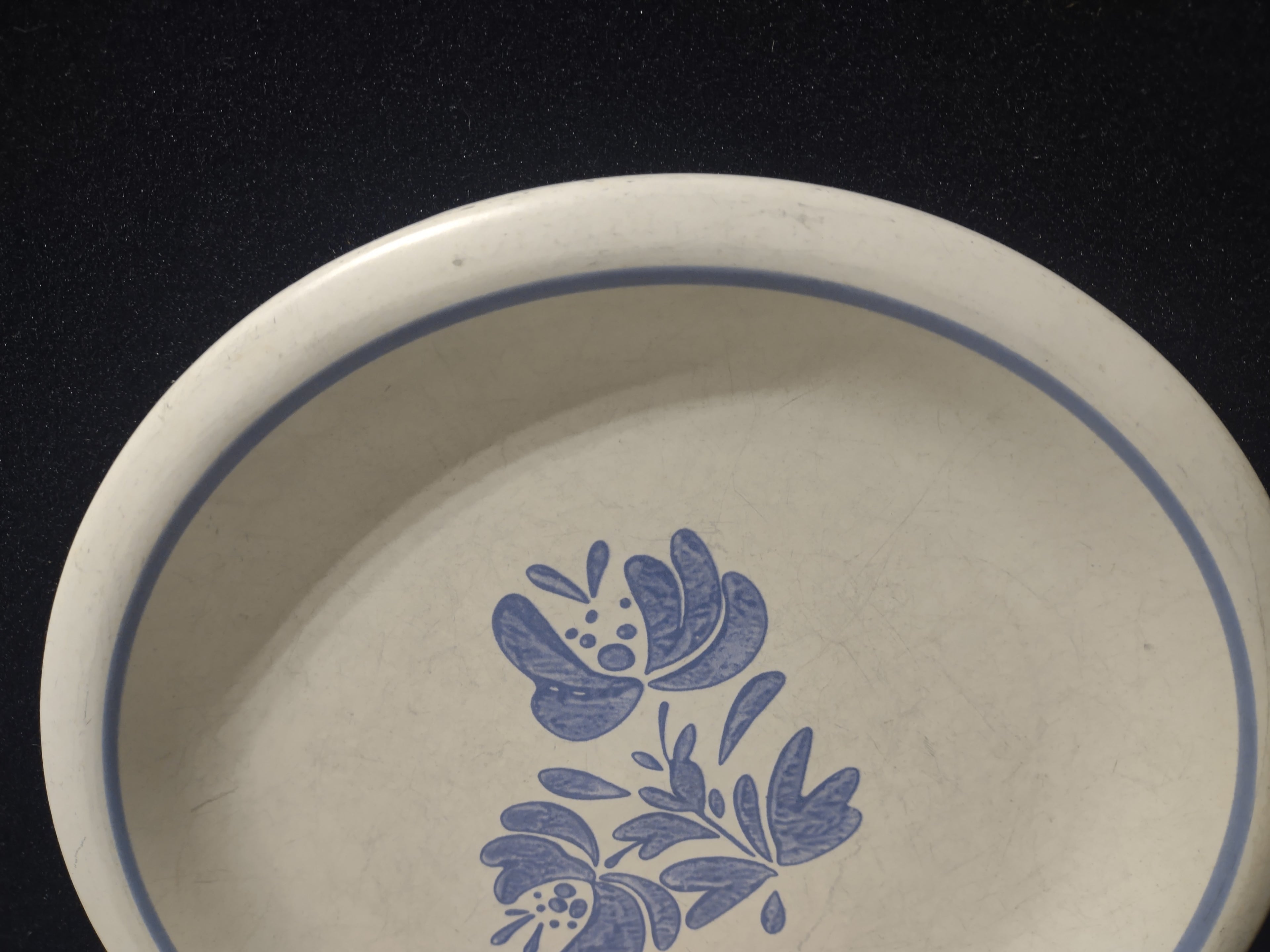 Vintage Pfaltzgraff Yorktowne Blue Floral Dinner Plates 10 Inch Set of 4 [6421]