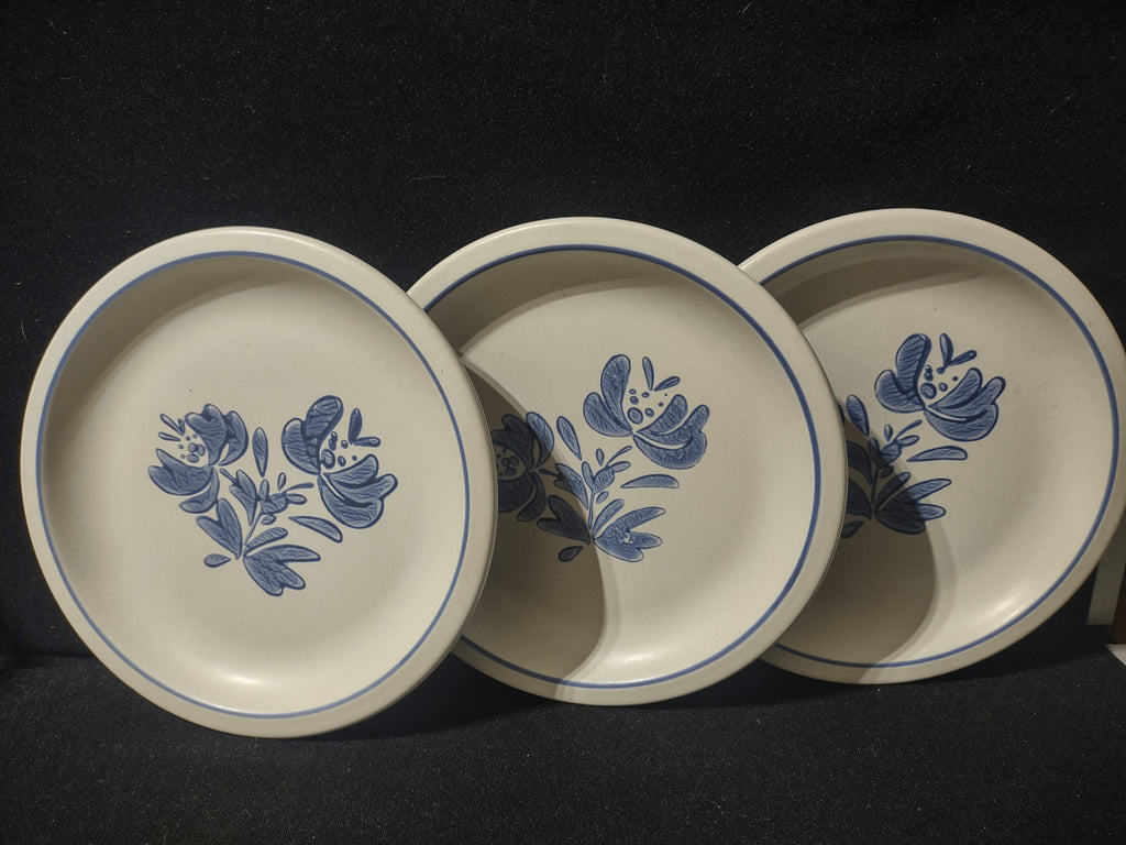 Vintage Pfaltzgraff Yorktowne Blue Floral Salad Plates 8.5 Inch Set of 3 [6422]