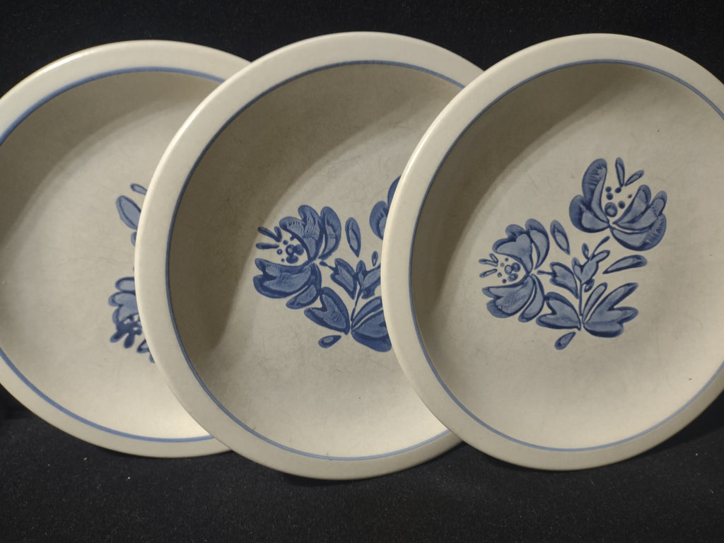 Vintage Pfaltzgraff Yorktowne Blue Floral Dinner Plates Set of 3 [6424]