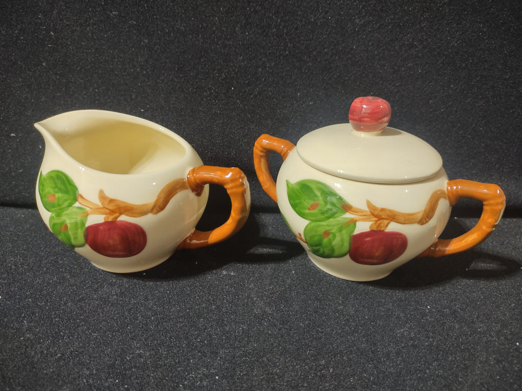 Vintage Franciscan Apple Creamer & Sugar Bowl with Lid Set Earthenware [6436]
