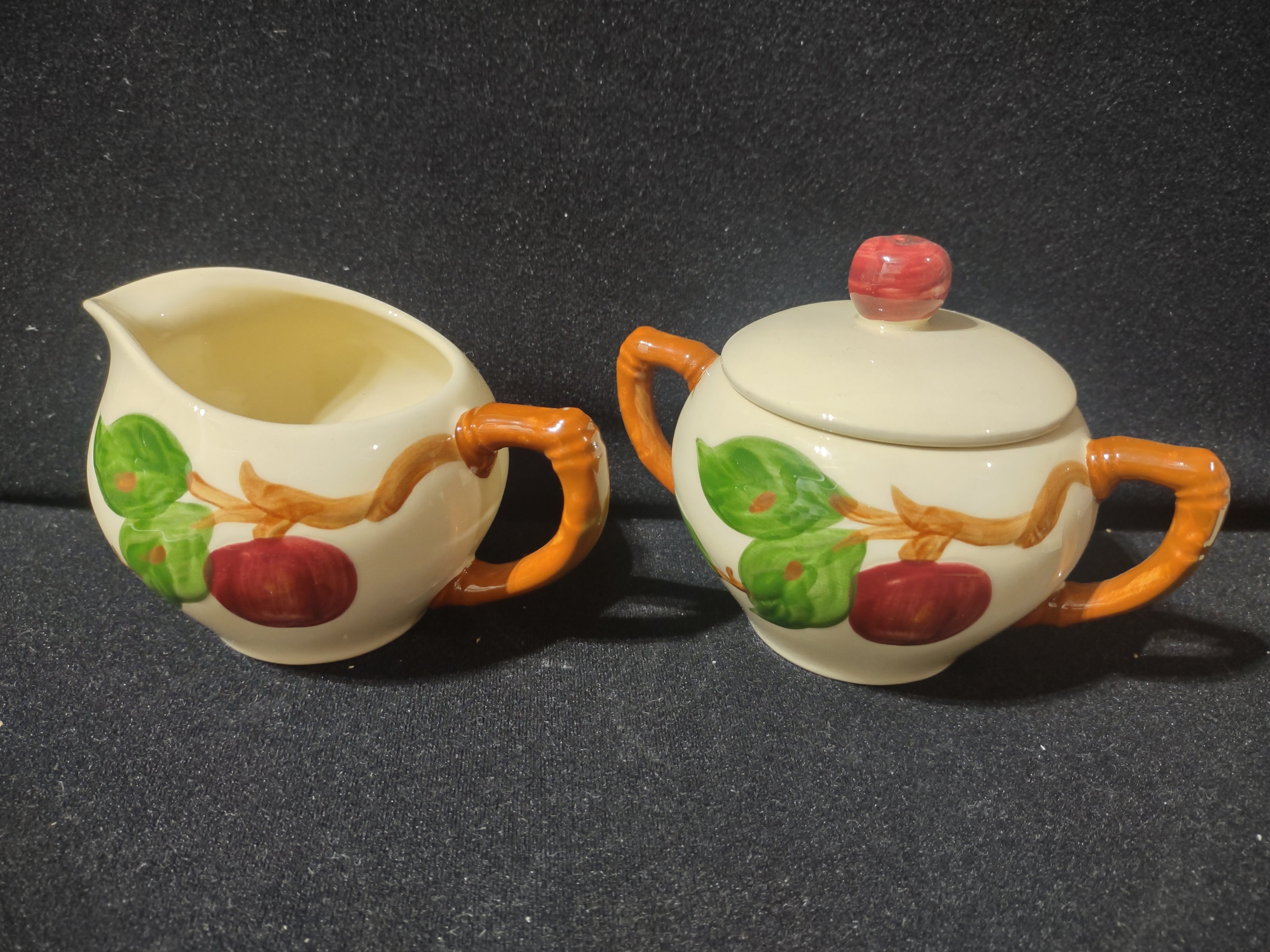 Vintage Franciscan Apple Creamer & Sugar Bowl with Lid Set Earthenware [6436]