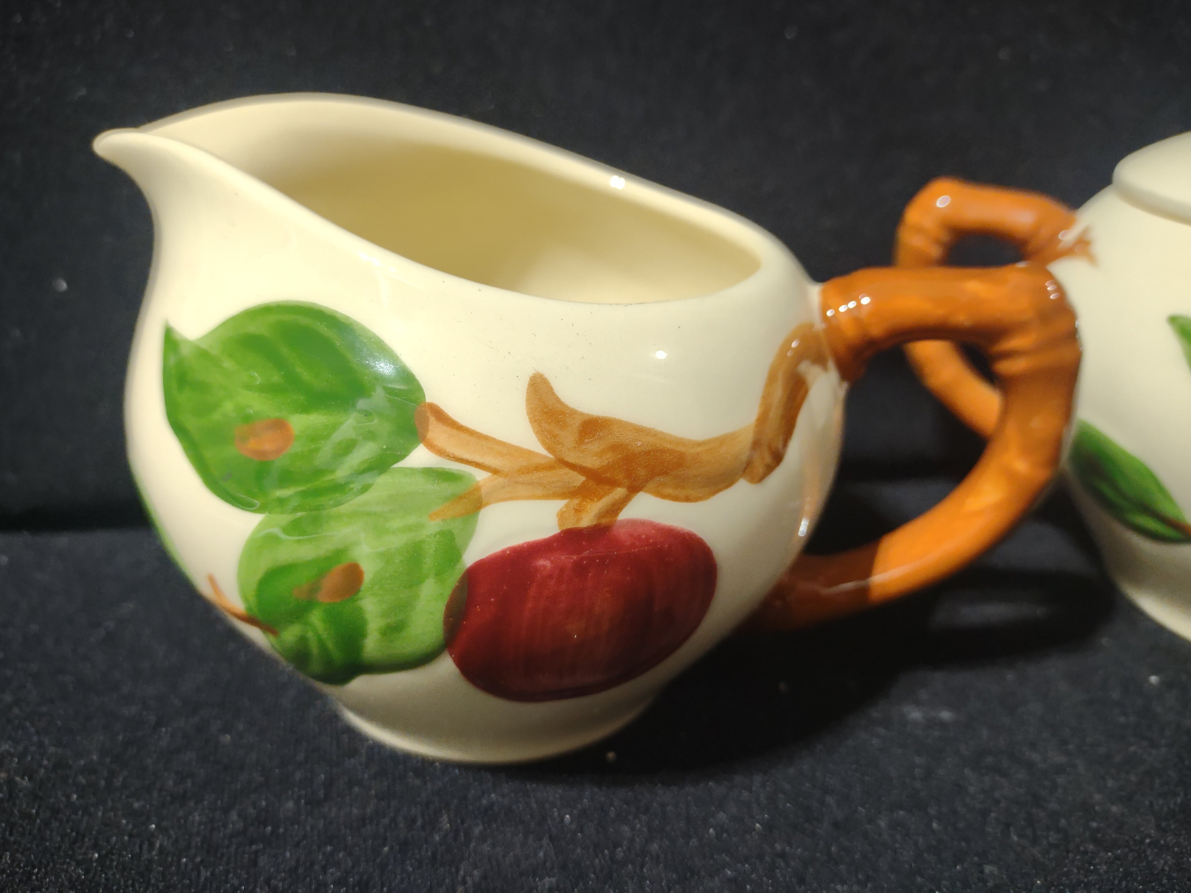 Vintage Franciscan Apple Creamer & Sugar Bowl with Lid Set Earthenware [6436]
