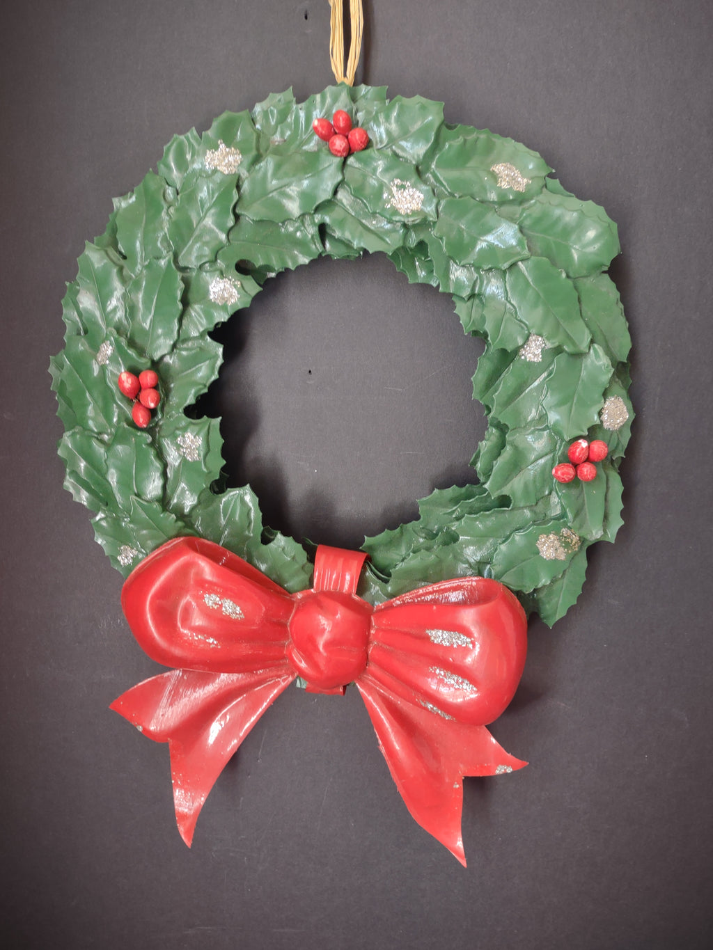 Vintage Hard Plastic Christmas Wreath Holly Red Bow Silver Glitter 12 In [4846]