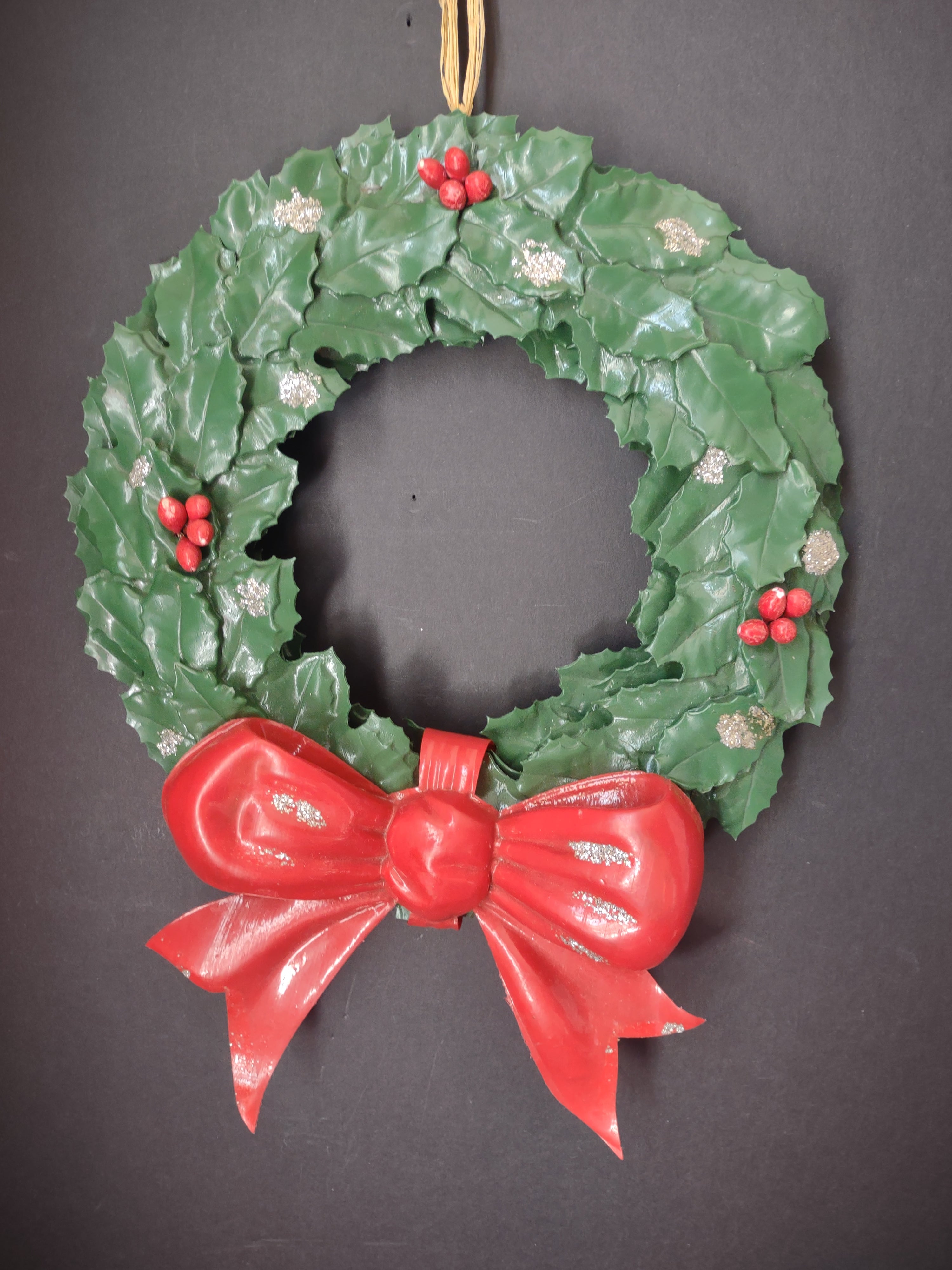 Vintage Hard Plastic Christmas Wreath Holly Red Bow Silver Glitter 12 In [4846]