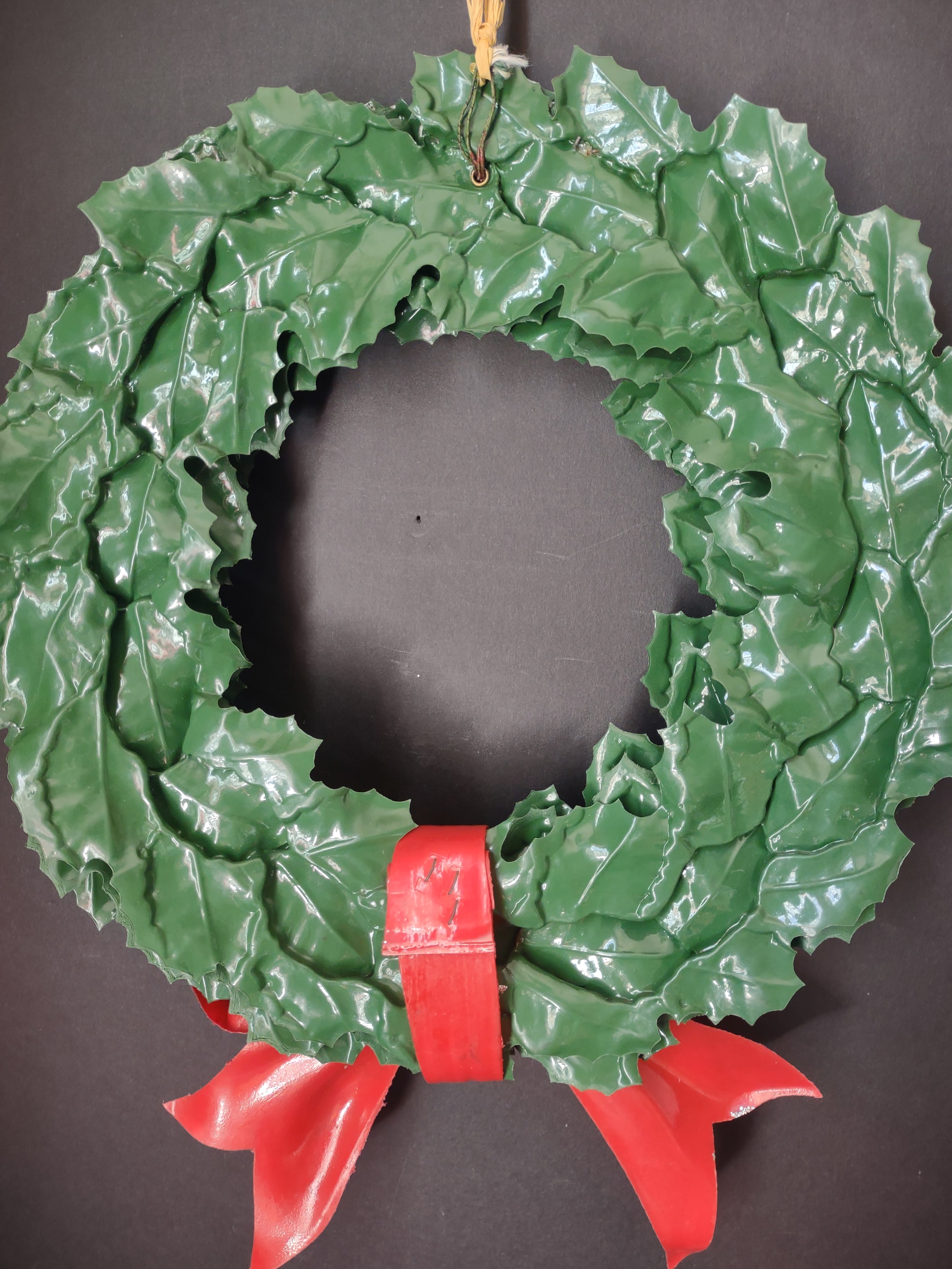 Vintage Hard Plastic Christmas Wreath Holly Red Bow Silver Glitter 12 In [4846]