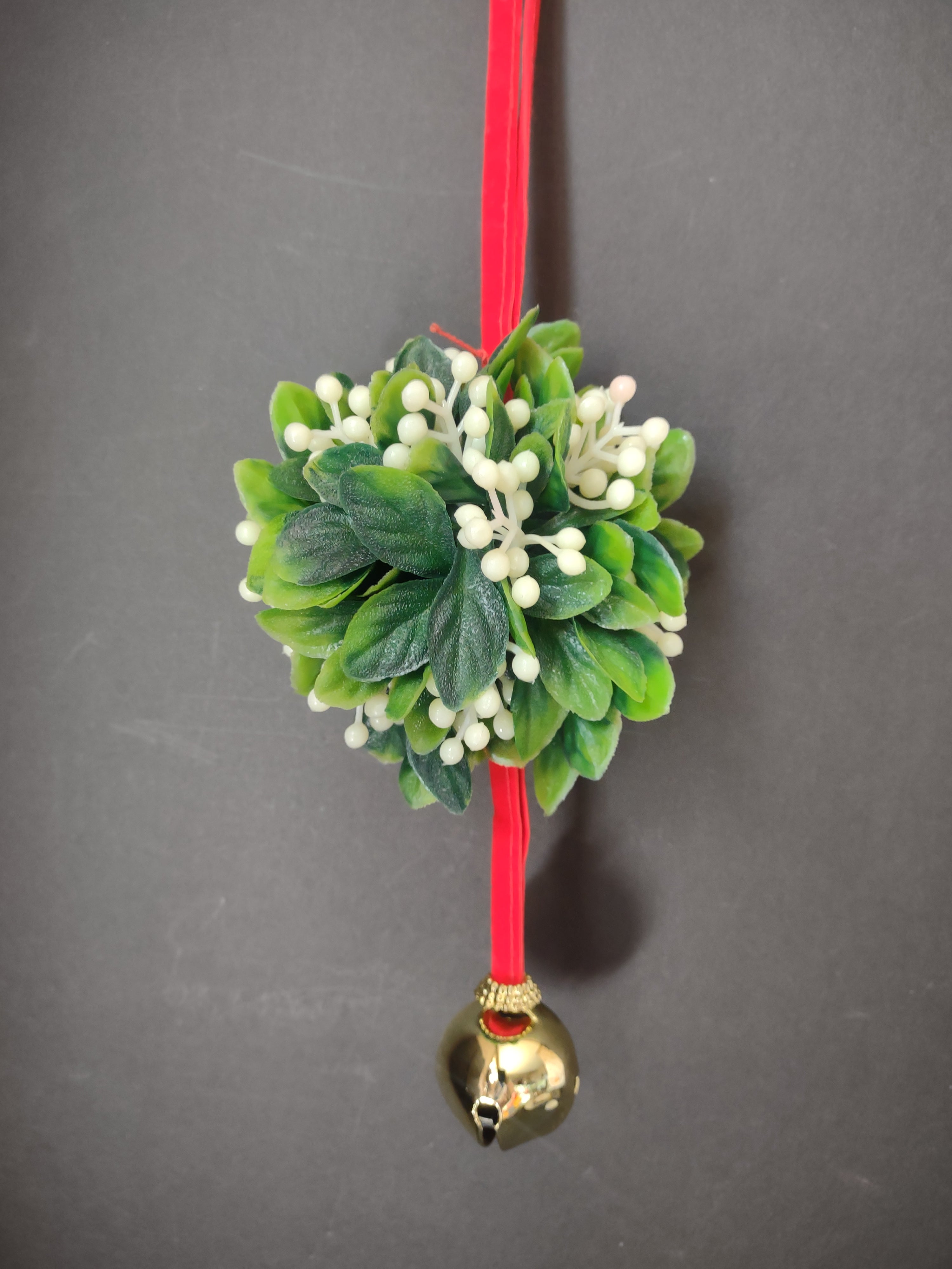 Vintage Plastic Mistletoe Kissing Ball Gold Jingle Bell Red Ribbon Hanger [4851]