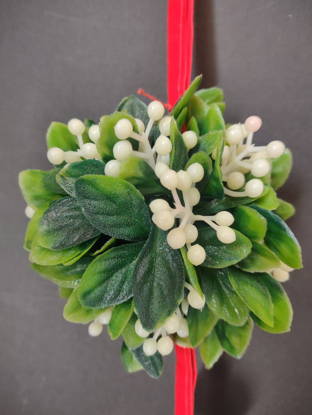 Vintage Plastic Mistletoe Kissing Ball Gold Jingle Bell Red Ribbon Hanger [4851]