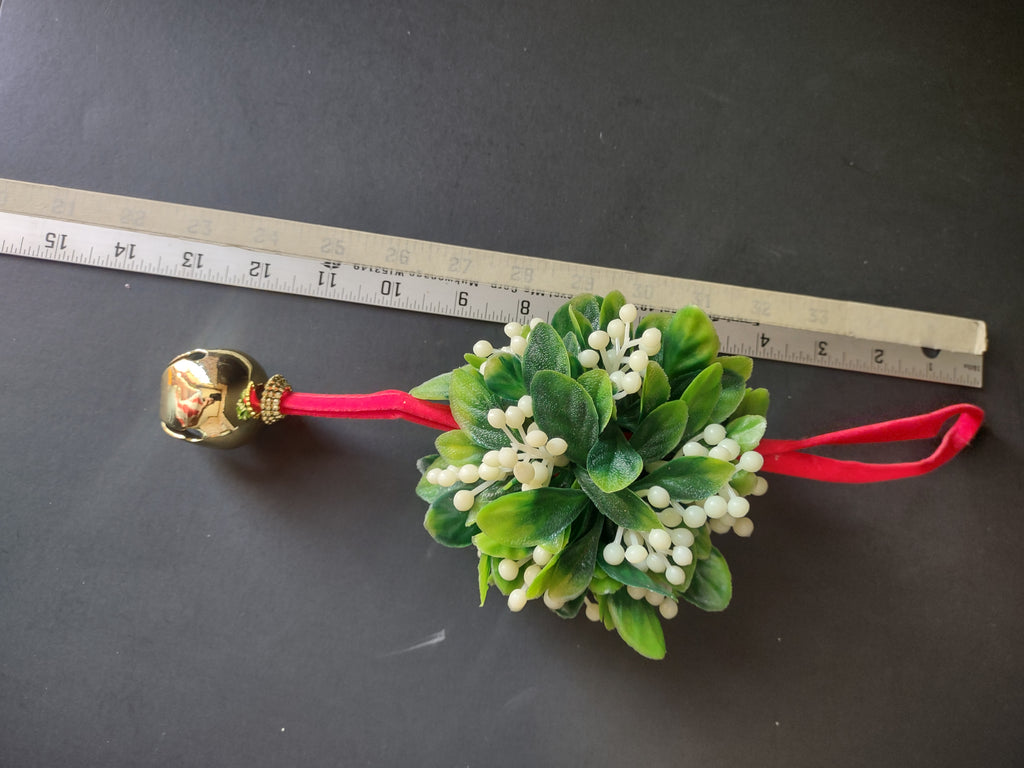 Vintage Plastic Mistletoe Kissing Ball Gold Jingle Bell Red Ribbon Hanger [4851]