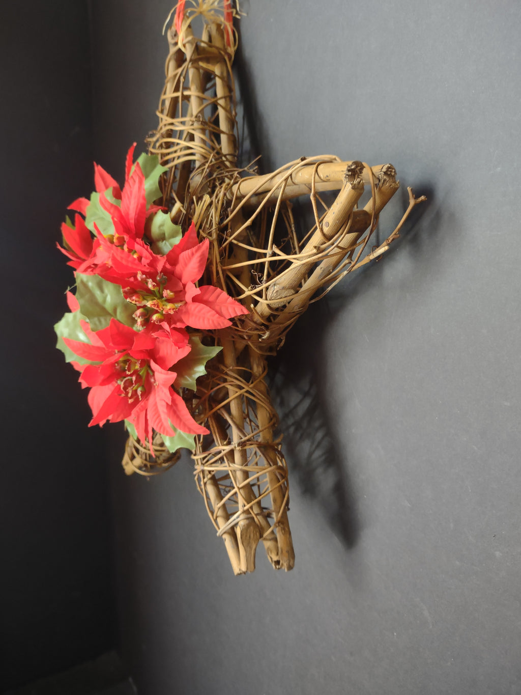Vintage Christmas Grapevine Star Wall Hanging Red Poinsettia Floral [4848]