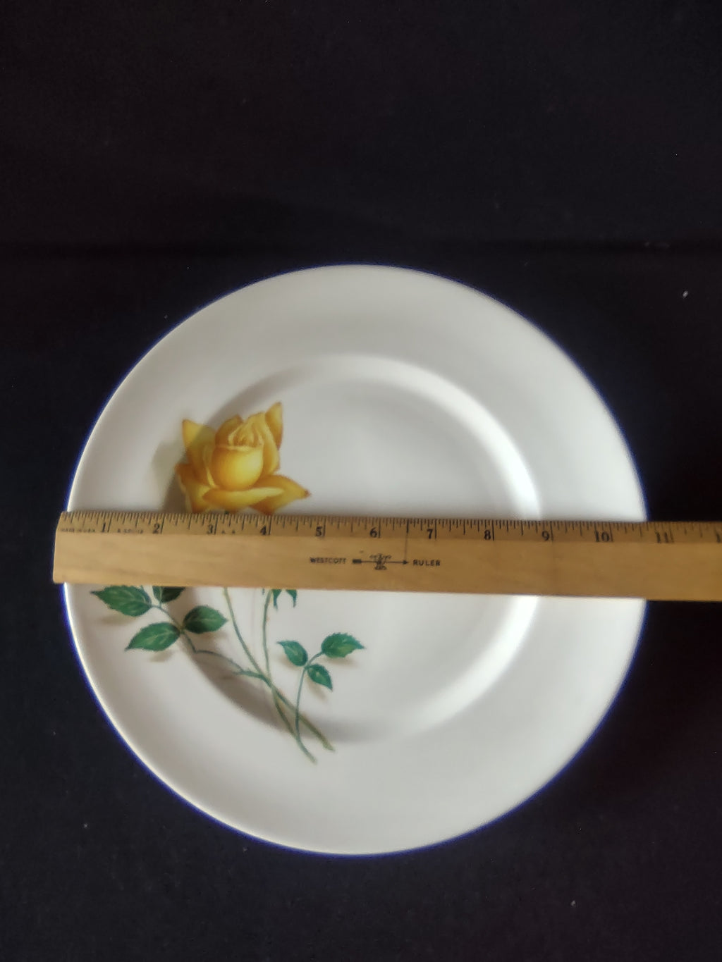 Vintage Yellow Rose Dinner Plate Ceramic White & Yellow 10.5 in [6450]